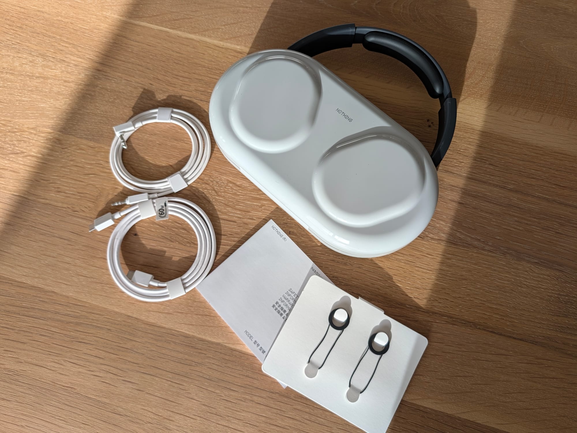 Der Lieferumfang der Nothing Headphone (1) Pro.