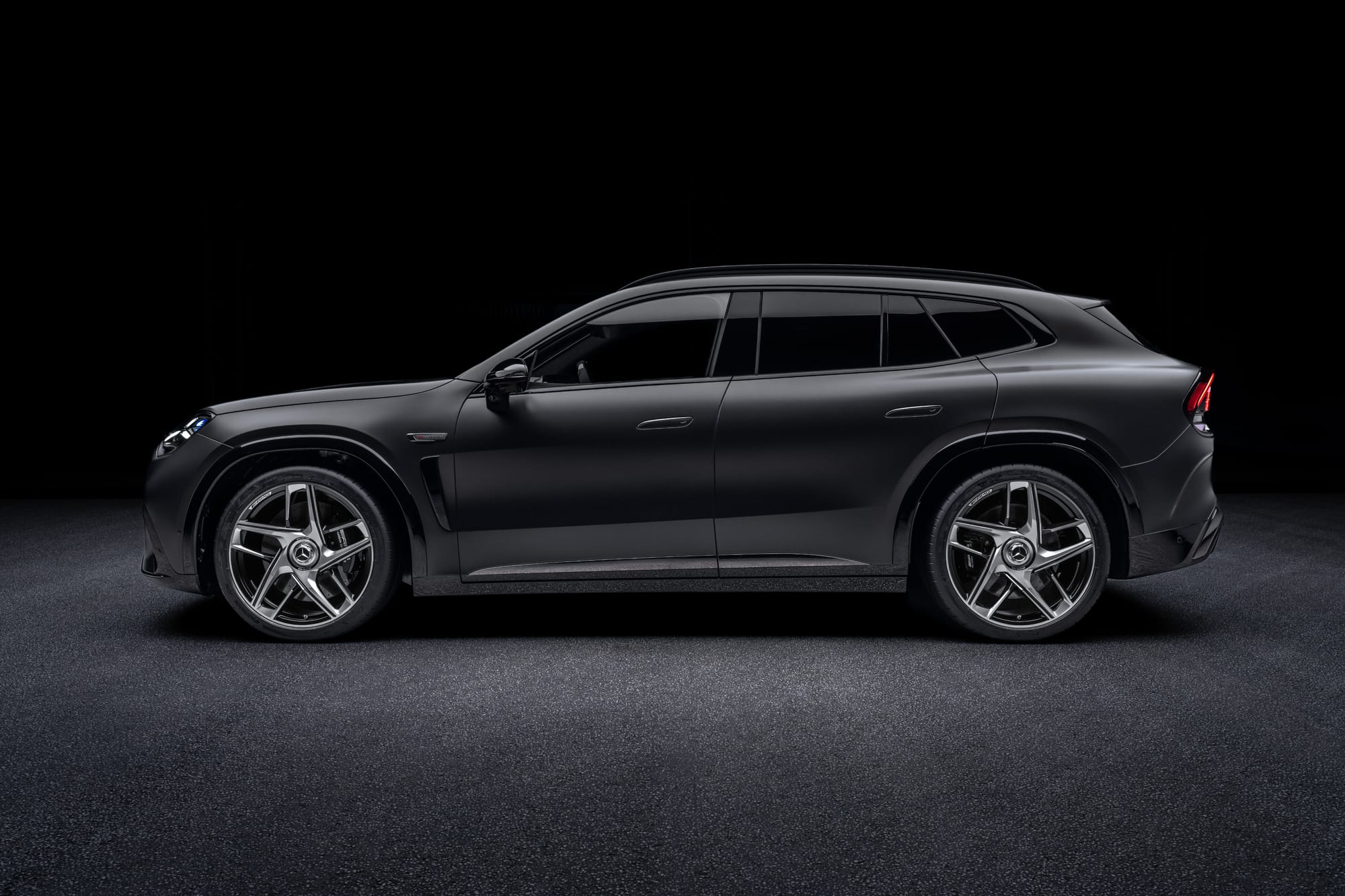 Das Seitenprofil vom neuen AMG GT SUV.