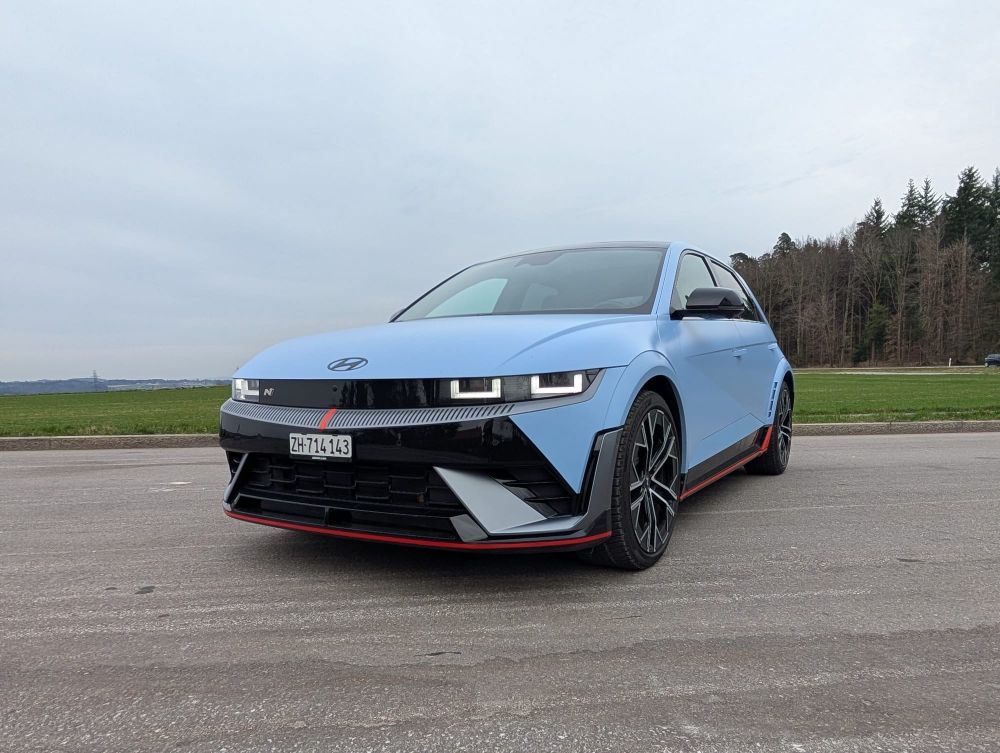 Ist das der Hyundai IONIQ 4? Getarnter Elektro-SUV bei Testfahrten gesichtet
