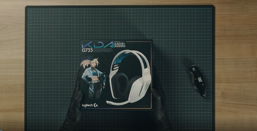 ASMR Unboxing: Logitech G733 K/DA Headset League of Legends Edition