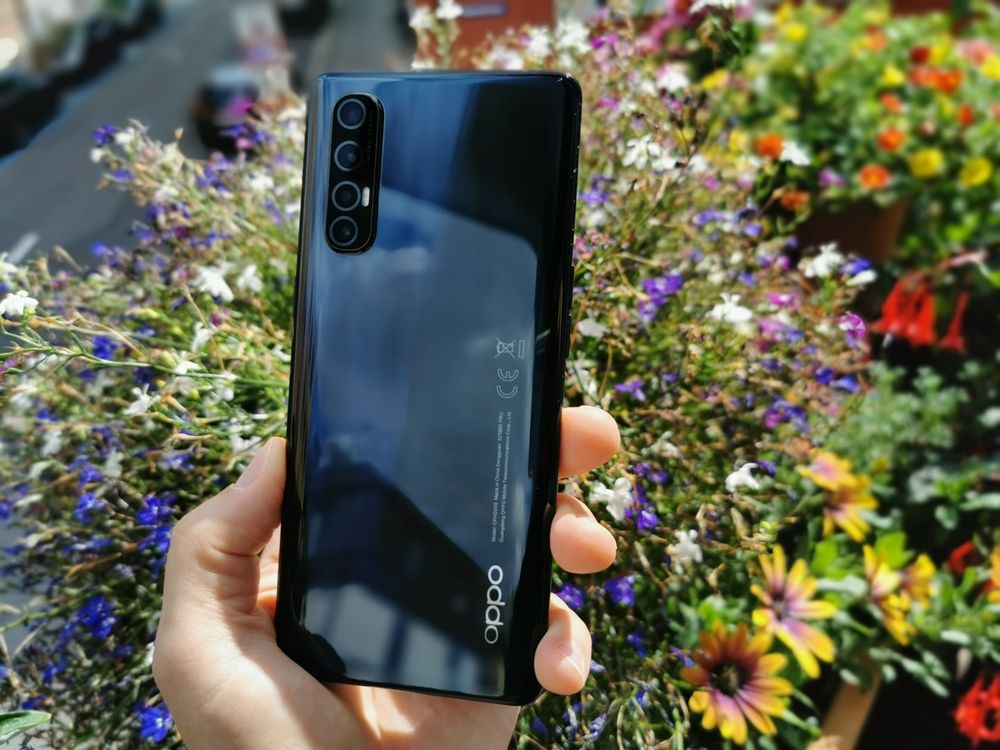 Das Oppo Find X2 Neo ist ein Handy, bei dem es fast nichts zu bemängeln gibt