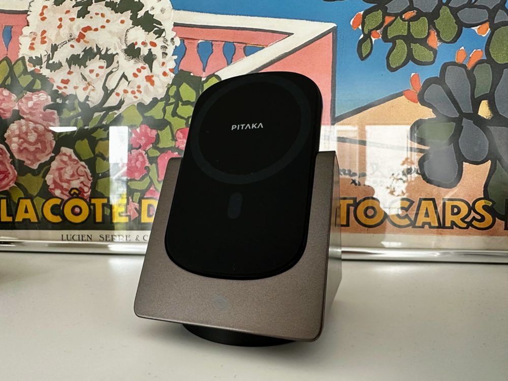 PITAKA MagEZ Slider im Test: Vielseitige Ladestation für iPhone & Co.