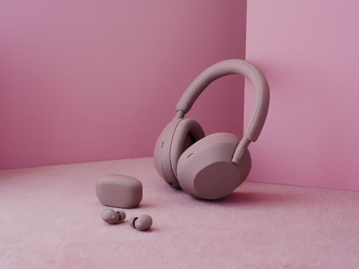 Sony WF-1000XM5 und WH-1000XM5 in Pink