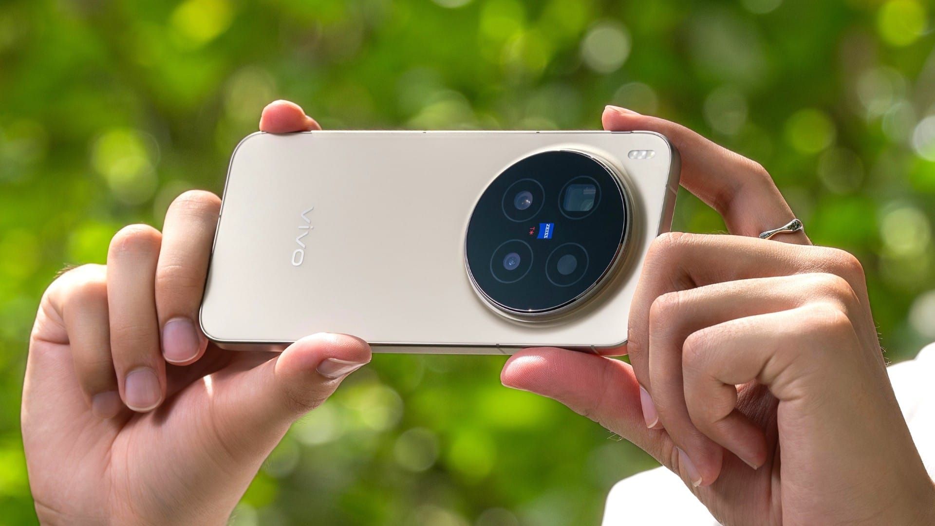 vivo X300 Pro グレー グローバル版 Zeissレンズ搭載 vivo X300 Pro 発表、Dimensity 9500・ZEISS印カメラ搭載のハイ