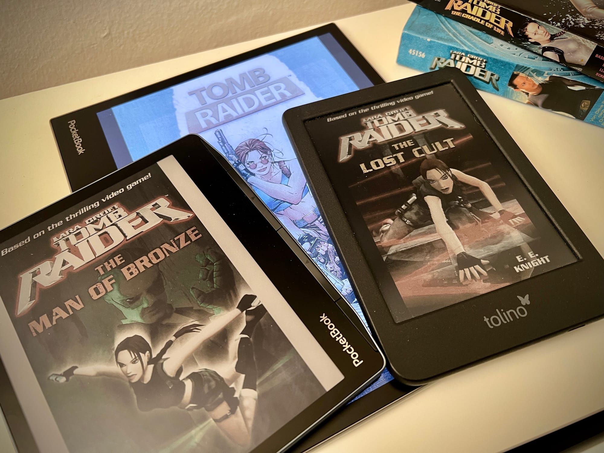 Lara Croft macht auch in Buchform eine gute Figur. (Bild: vybe)