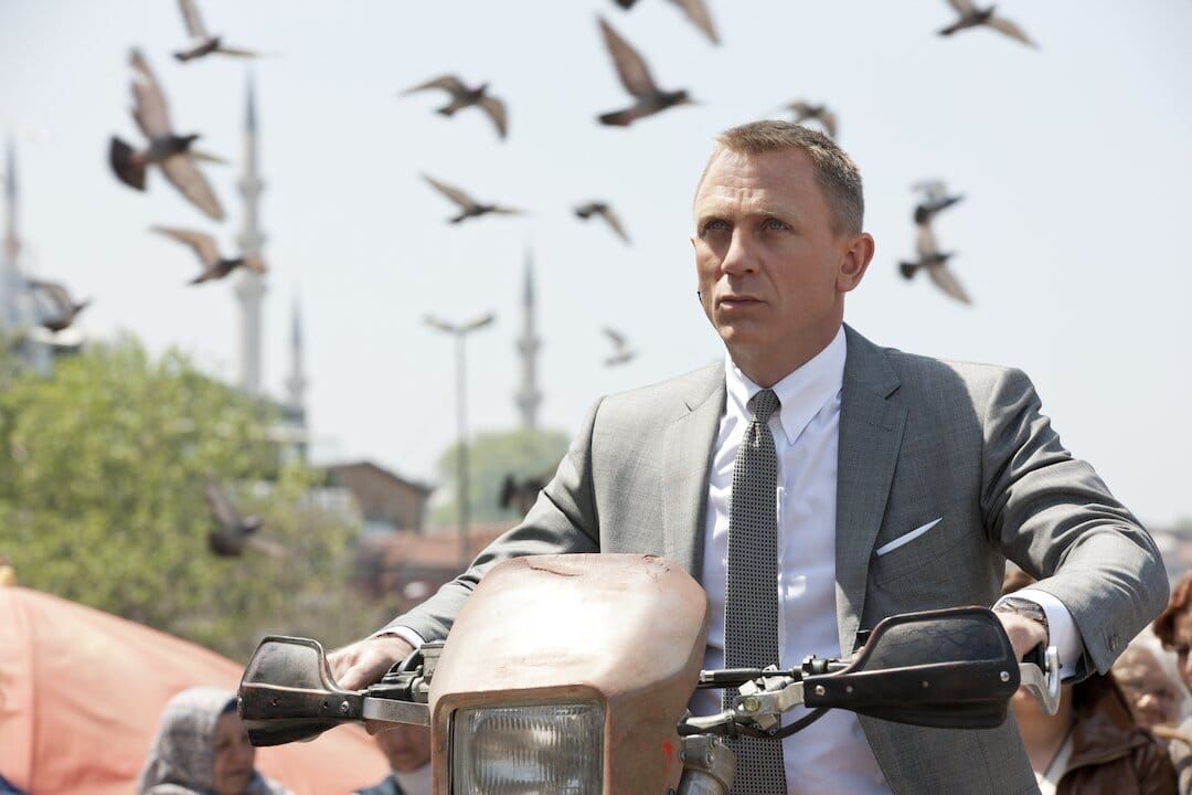 Ob Steve Knight einen ähnlich epischen Anfang liefert, wie Craigs Skyfall? Wir werden es sehen. Irgendwann.