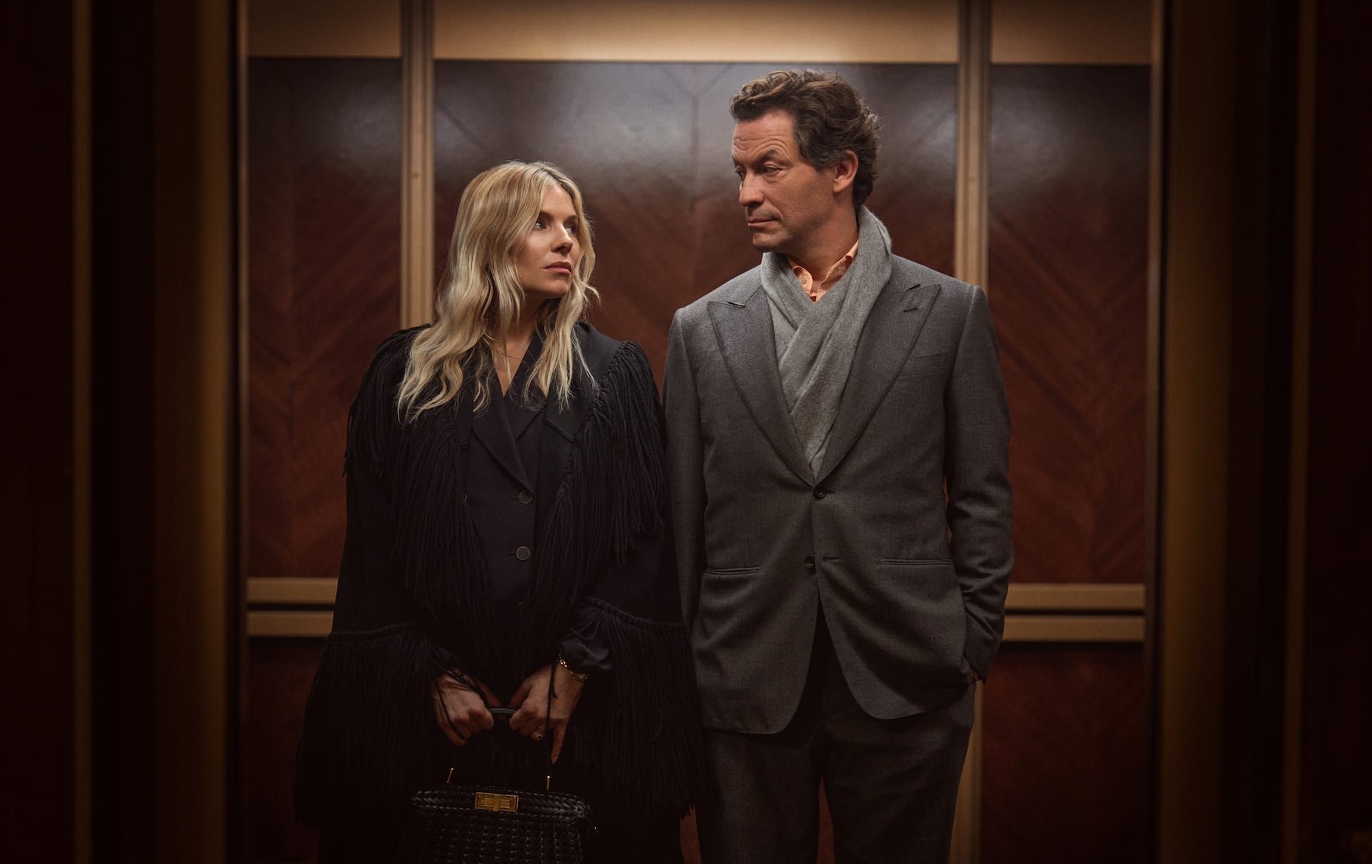 Sienna Miller und Dominic West liefern sich in der Sky-Serie «War» einen juristischen Rosenkrieg.