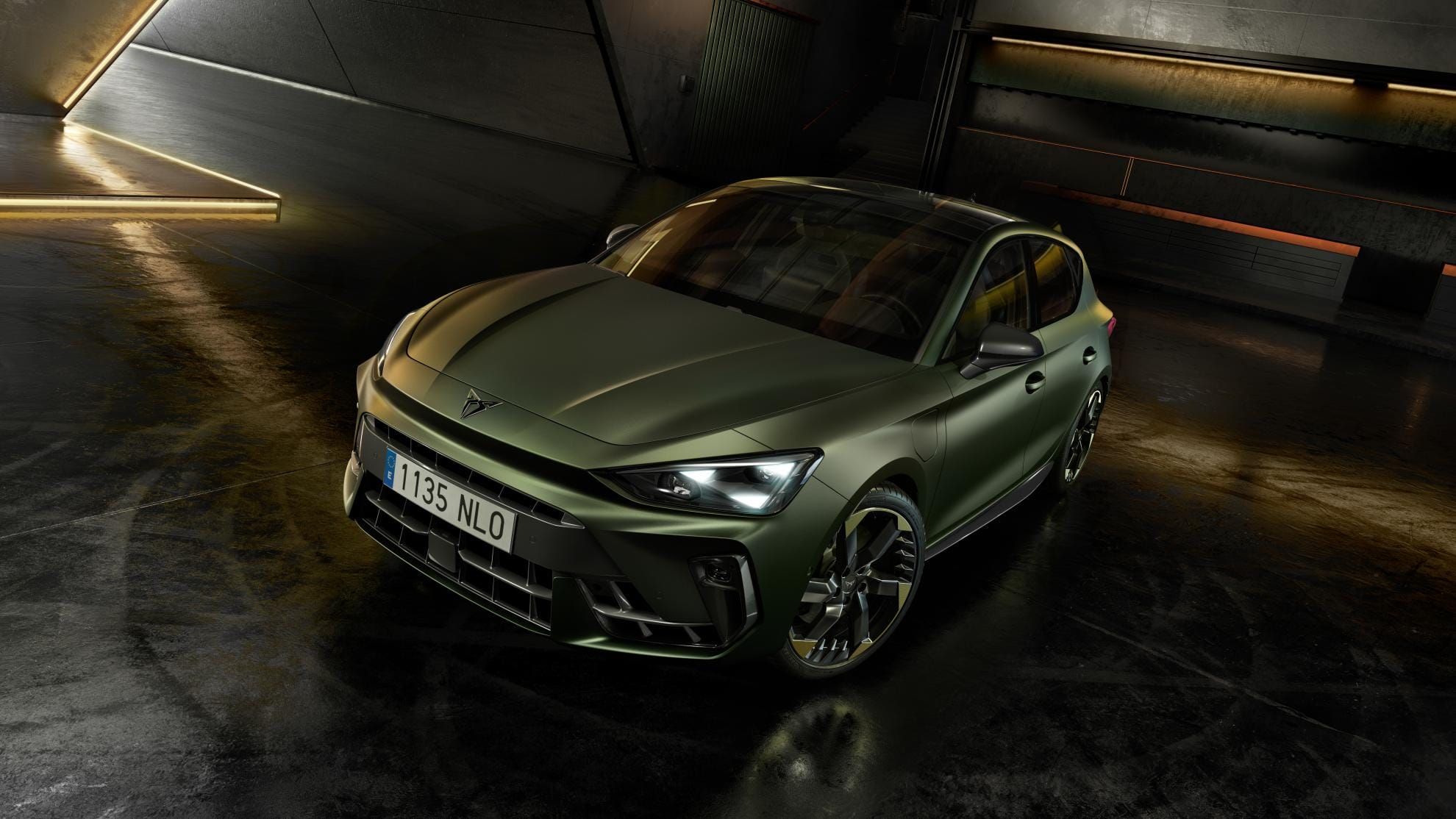 Der Cupra Leon soll künftig einen rein elektrischen Antrieb erhalten und könnte den Born ersetzen.
