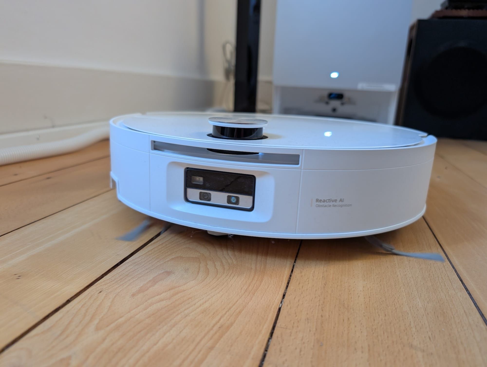 Emsig bei der Arbeit: Der Roborock Saros 20 Flow Complete.