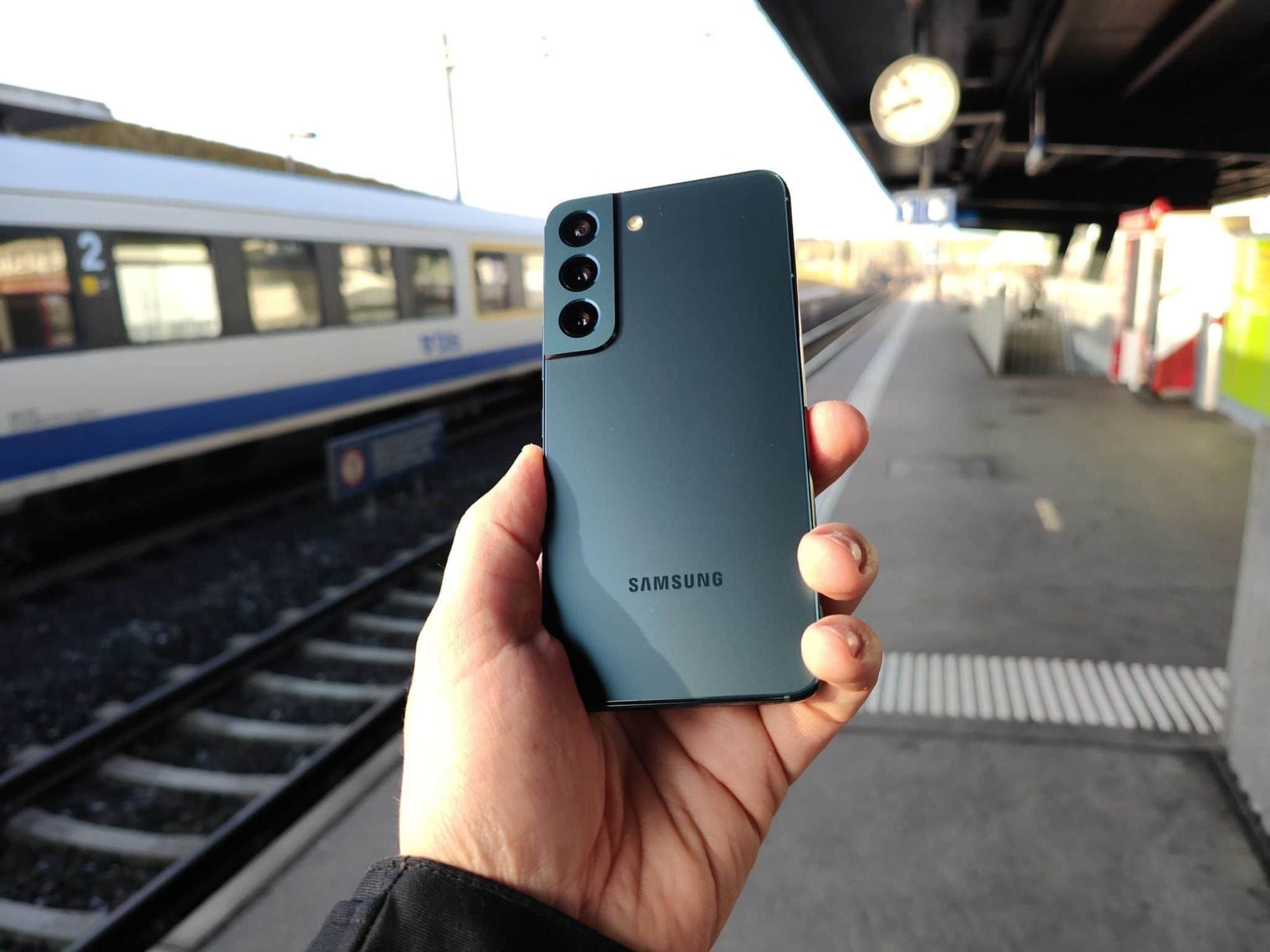Schon das Galaxy S22 aus dem Jahr 2022 unterstützte 25 Watt laden.