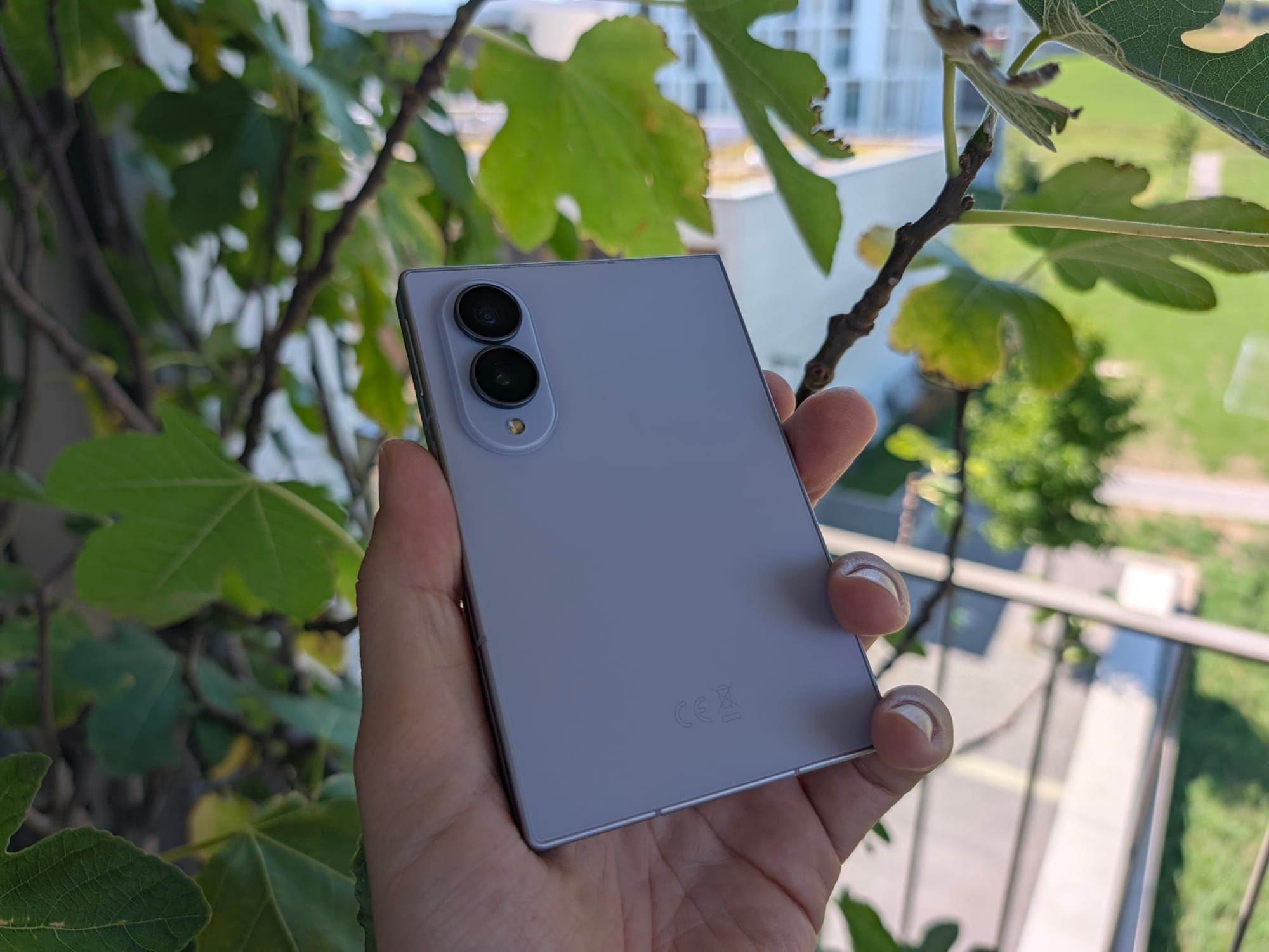 Das Galaxy Z Fold 8 setzt wie das iPhone Duo auf das Passport-Format.