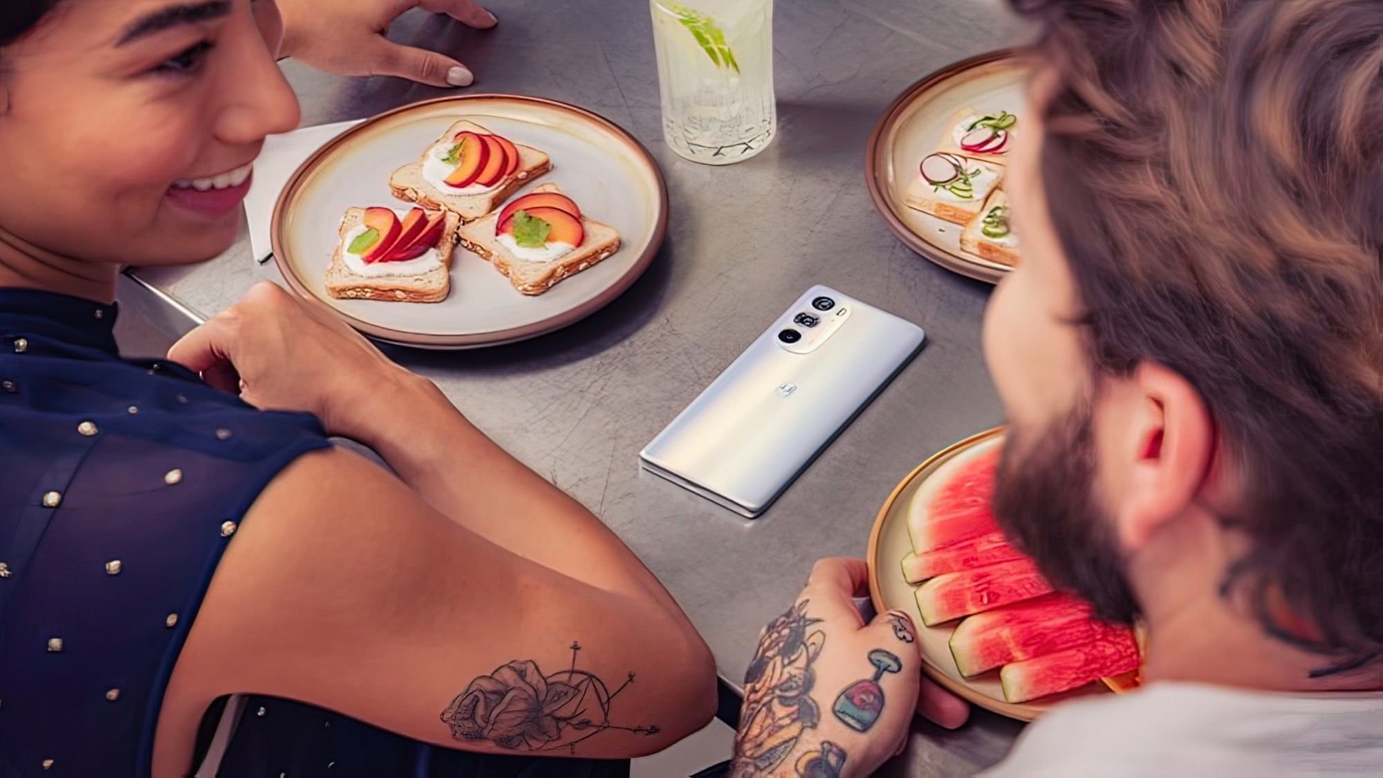 Das Motorola Edge 30 Pro in Stardust White