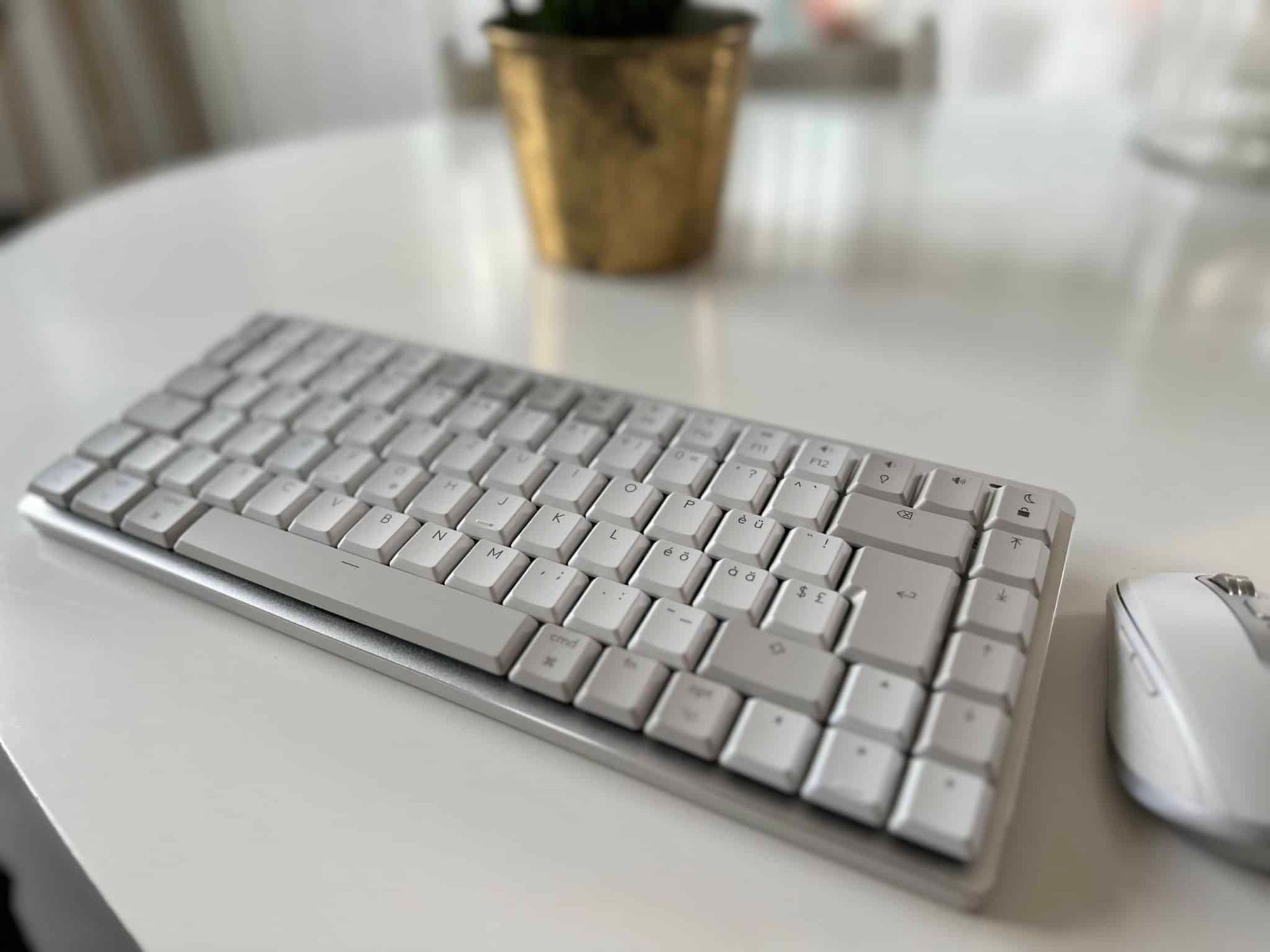 Logitech MX Mechanical Mini for Mac mit Maus