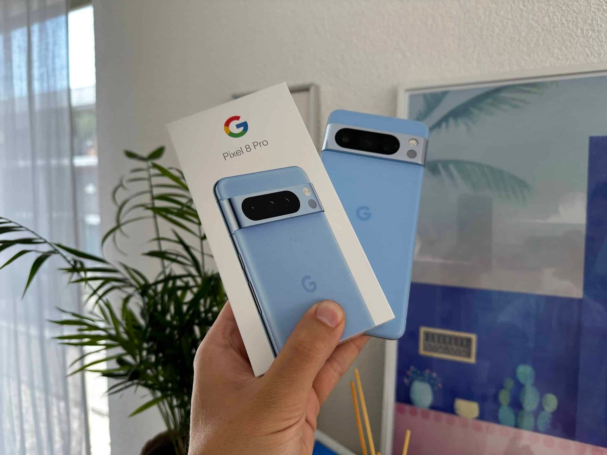 Das Google Pixel 8 Pro in Mattblau