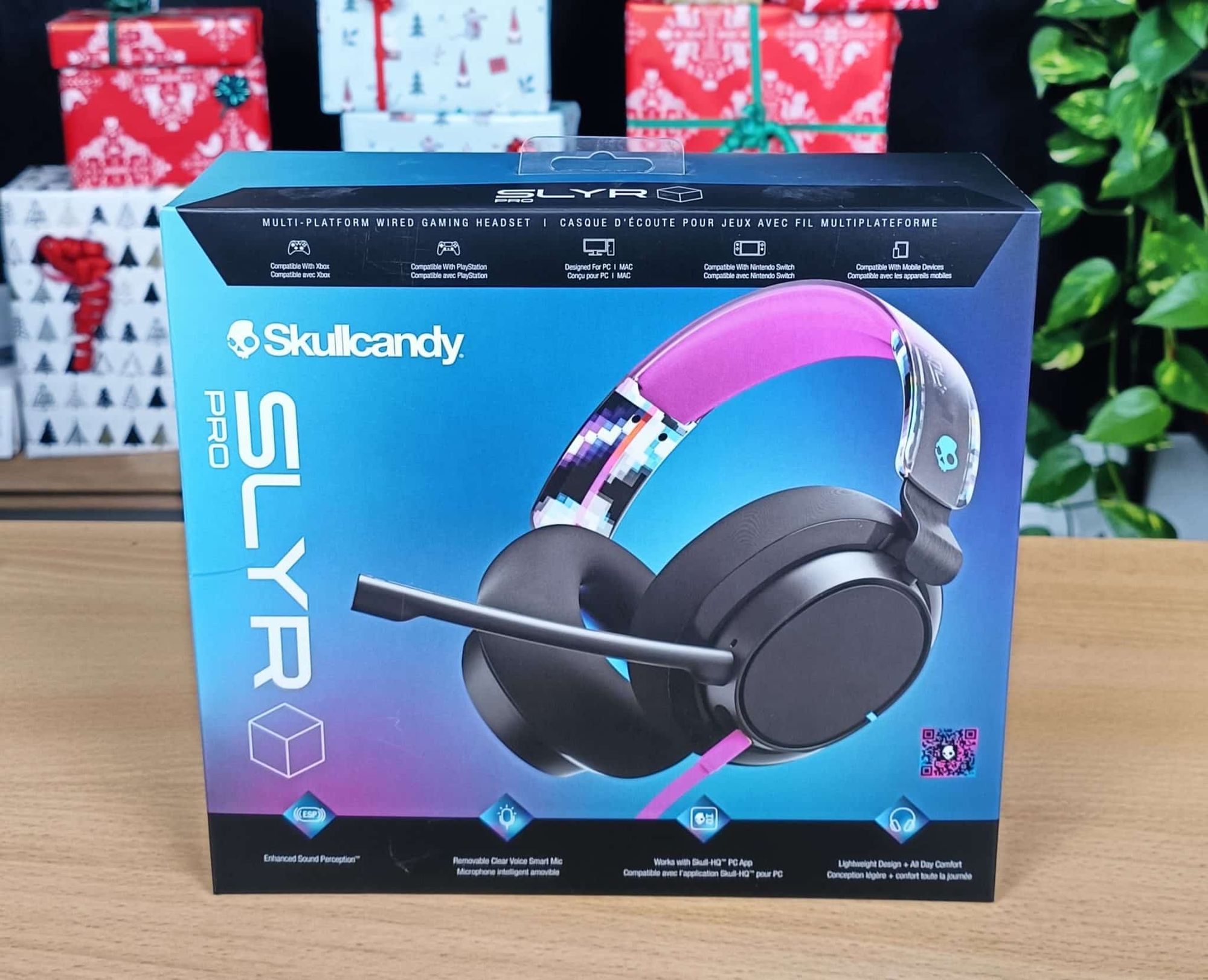 1. Adventstor: Gewinne ein Gaming-Headset von Skullcandy