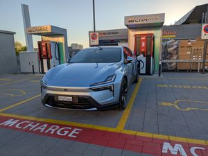 Elektroauto bei der Migros laden: M-Charge knackt die Marke von 1000 Ladepunkten