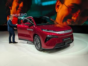 BYD Atto 8 vorgestellt: Sieben Sitze und Laden in nur neun Minuten