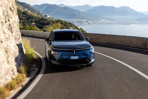 Neuer Lancia Gamma: Italienischer Hingucker mit einer Schwäche beim Laden