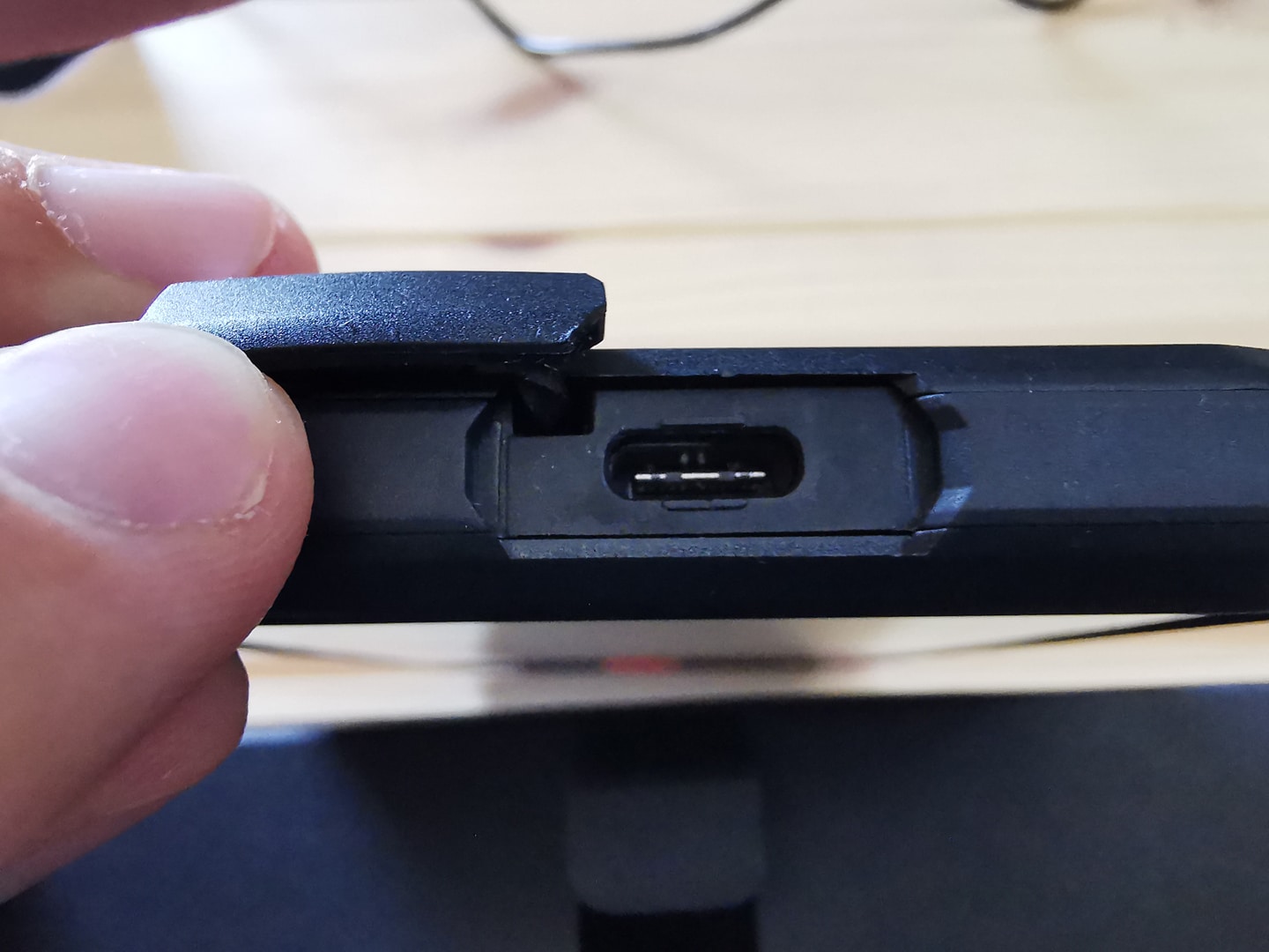 Outdoor-Smartphone Handy Crosscall Action X-3 Test Review USB-C-Anschluss