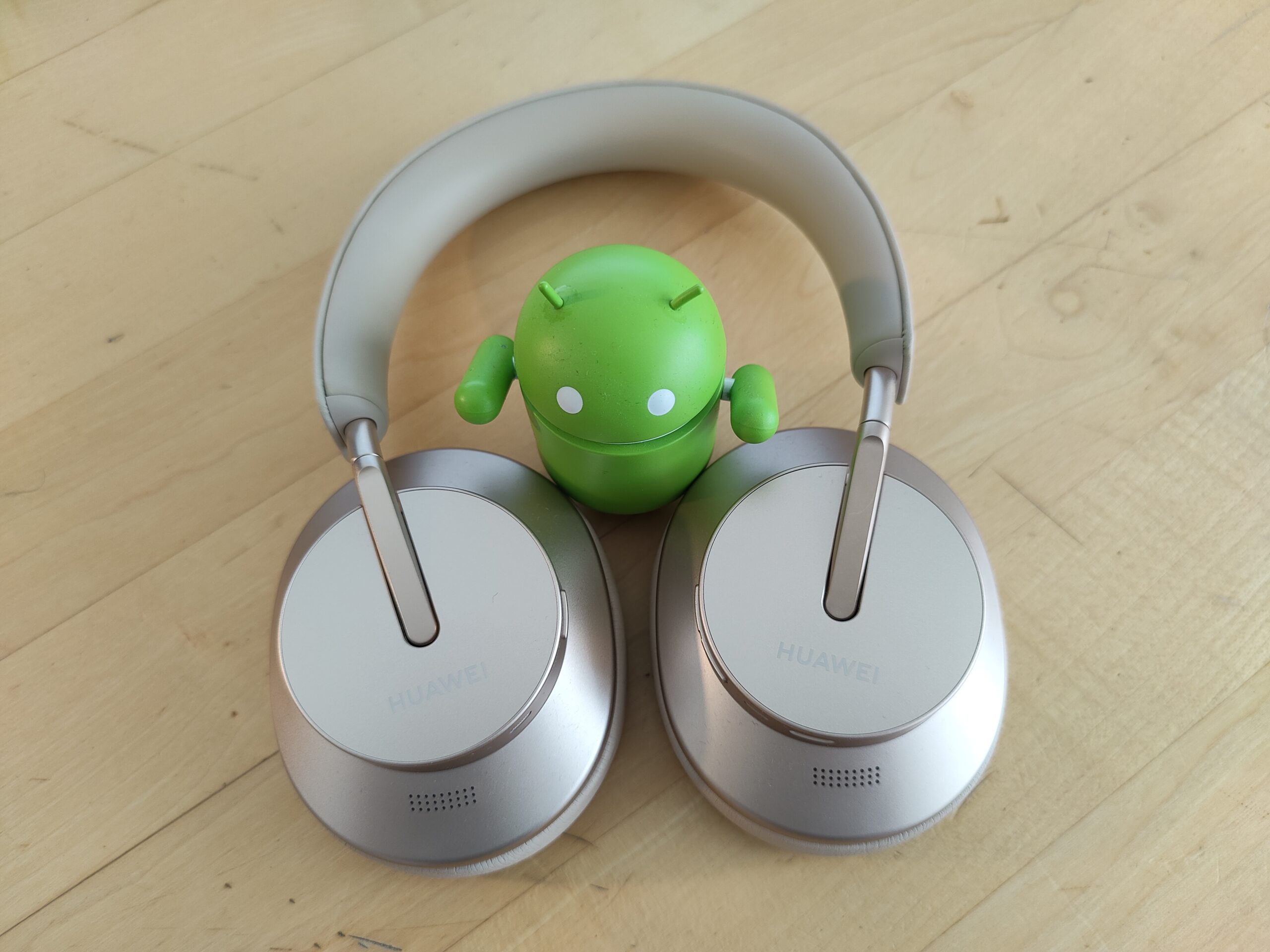 Huawei Freebuds Studio.