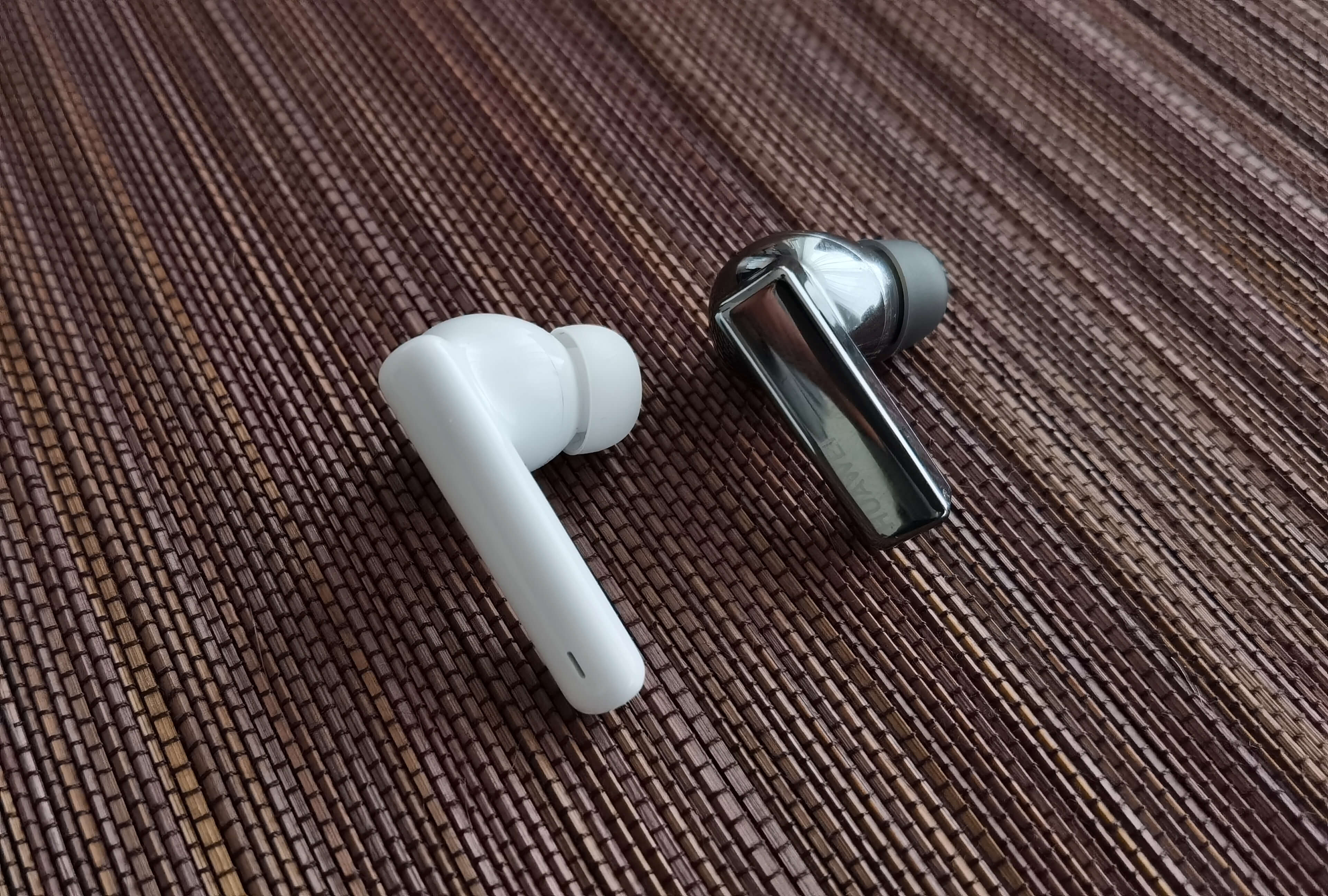 Huawei Freebuds 4i im Test: Design und Handhabung