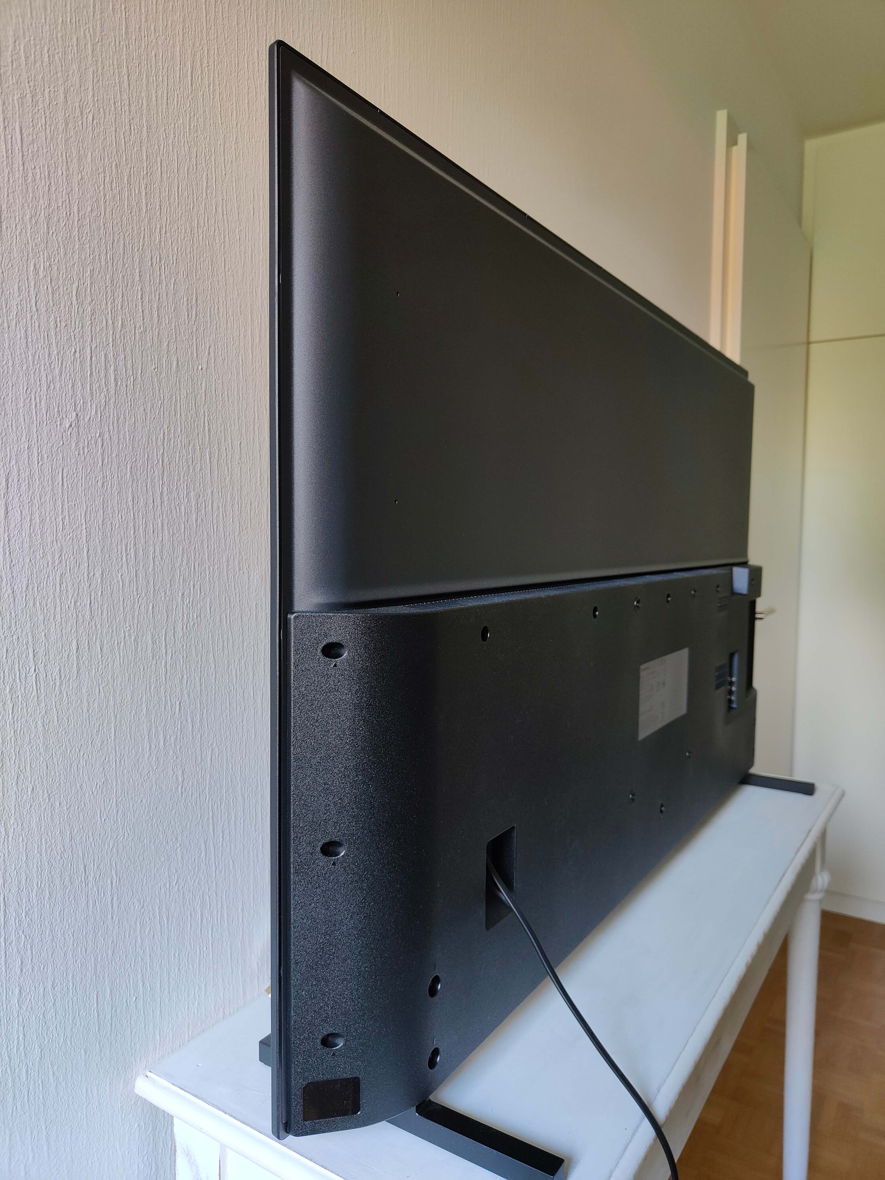 Panasonic TX-50JXW834 Design.