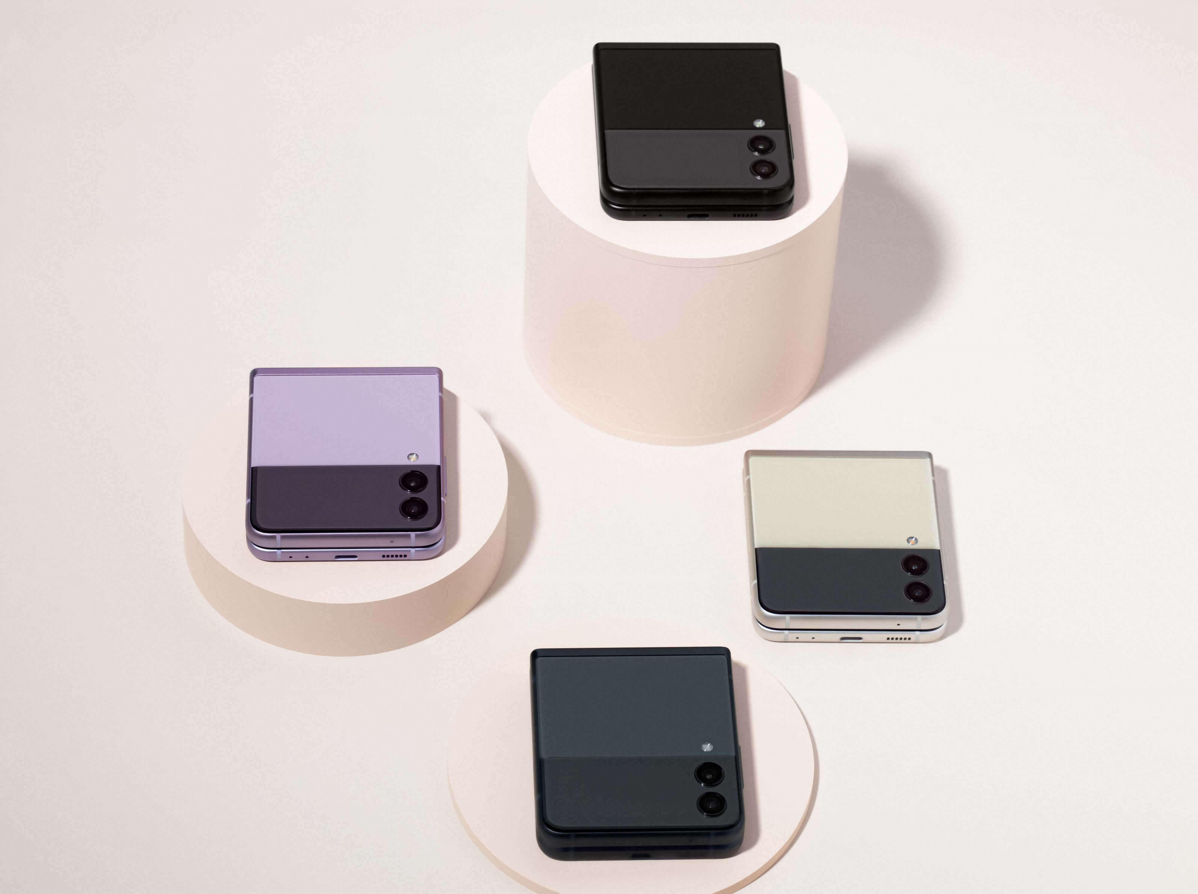 Das neue Galaxy Z Flip 3 5G in vier verschiedenen Farben.