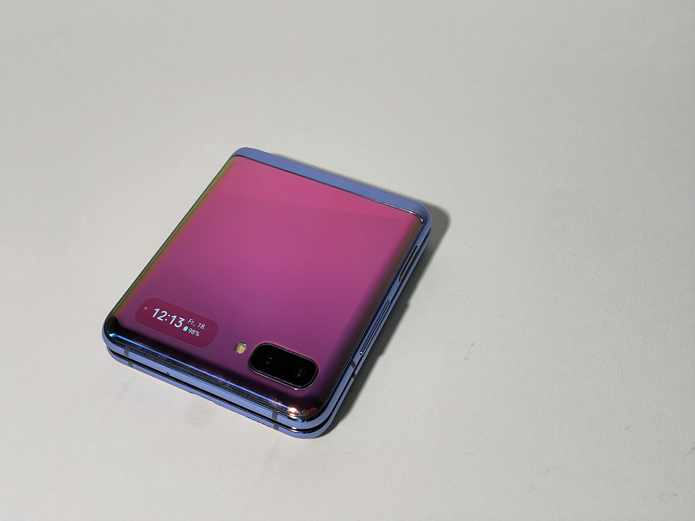 Galaxy Z Flip 5G von 2020 im Vergleich zum Galaxy Z Flip 3 von 2021.