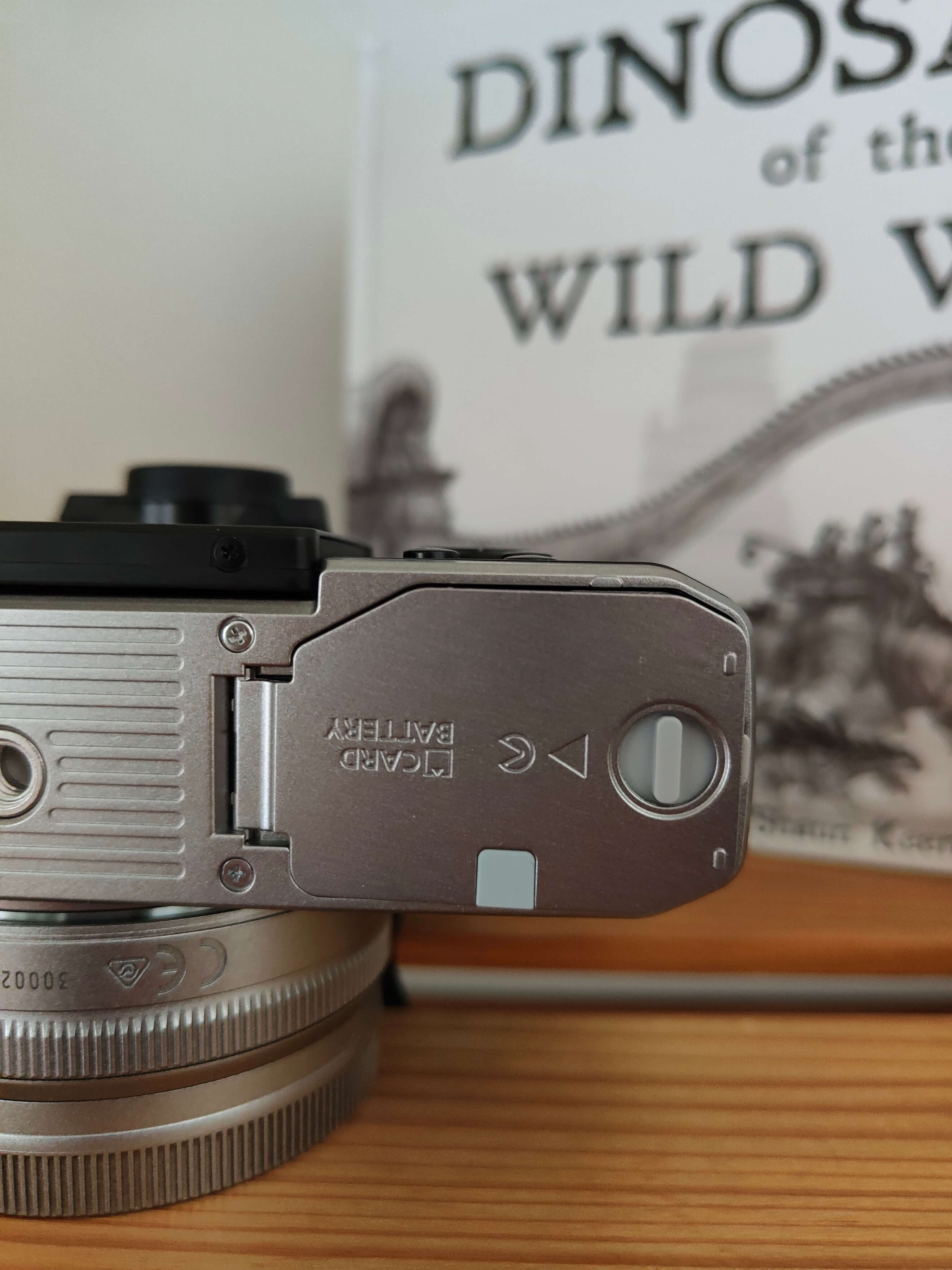 Nikon Z fc im Test: Das Akkufach.