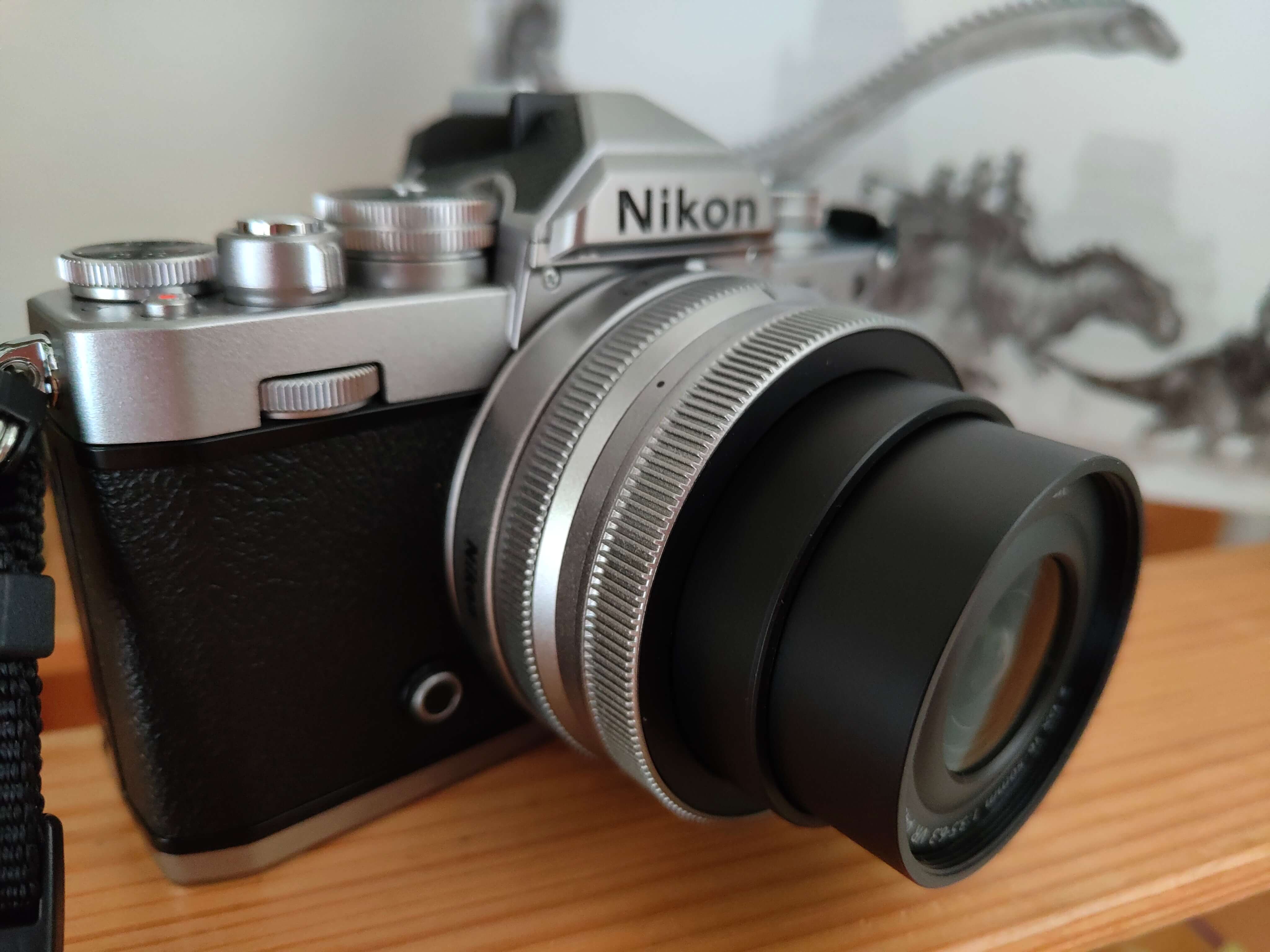 Nikon Z fc im Test: Objektiv ausgefahren.