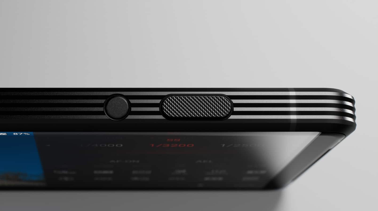 Sony Xperia Pro-I: Der Rand ist geriffelt.