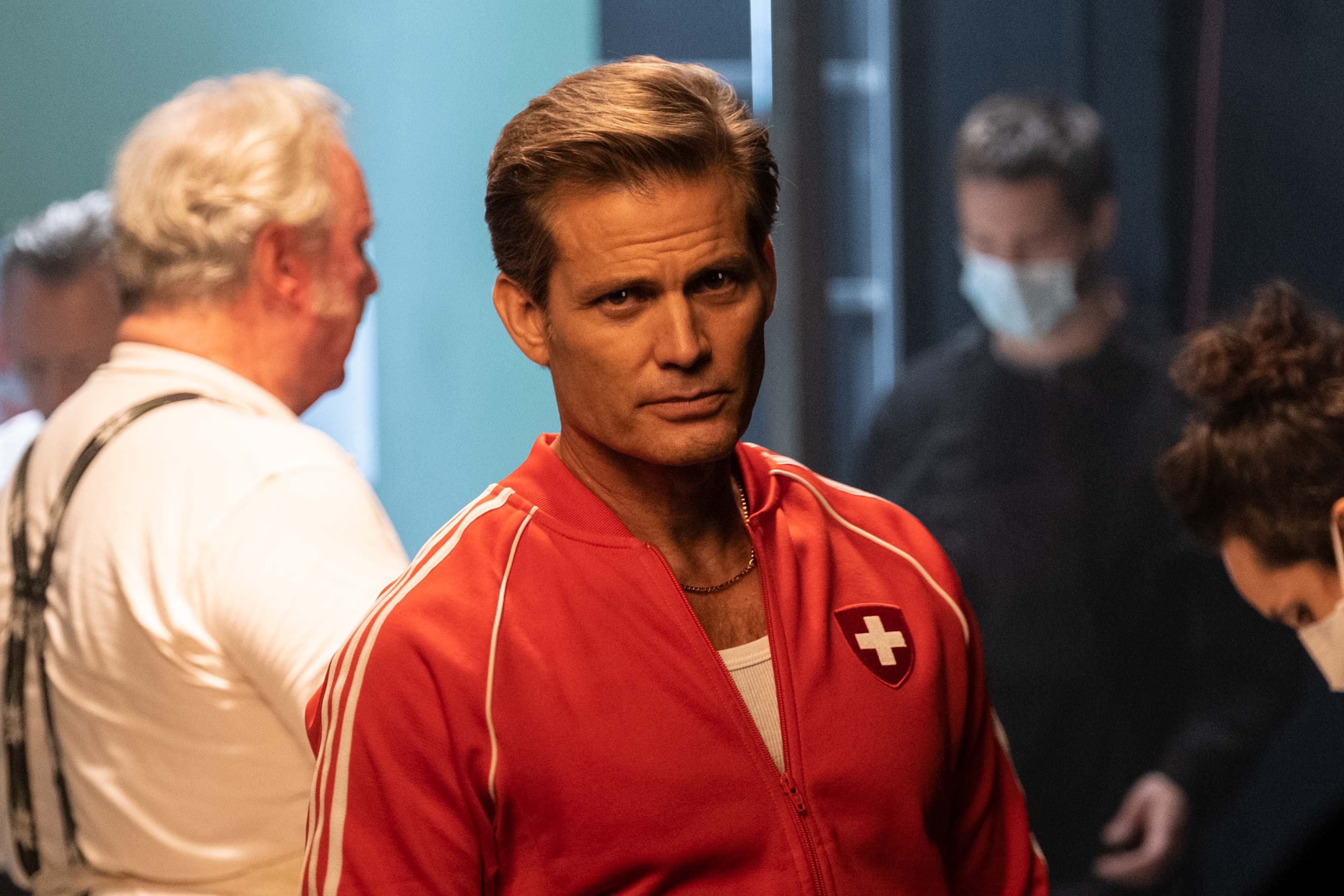 Casper van Dien auf dem Set des Films Mad Heidi.
