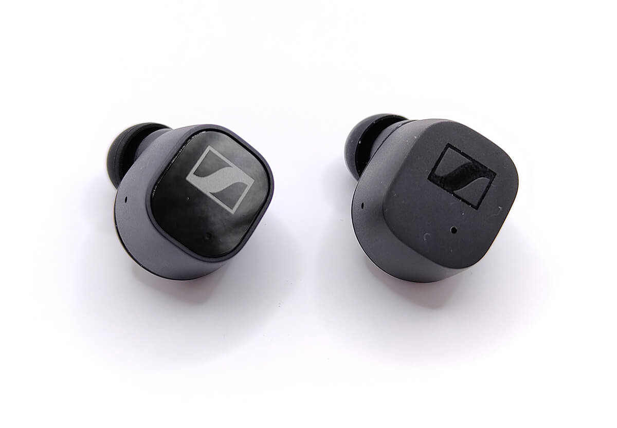 Vergleich Kopfhörer Sennheiser CX und Sennheiser CX Plus: In-Ear-Nahaufnahme.