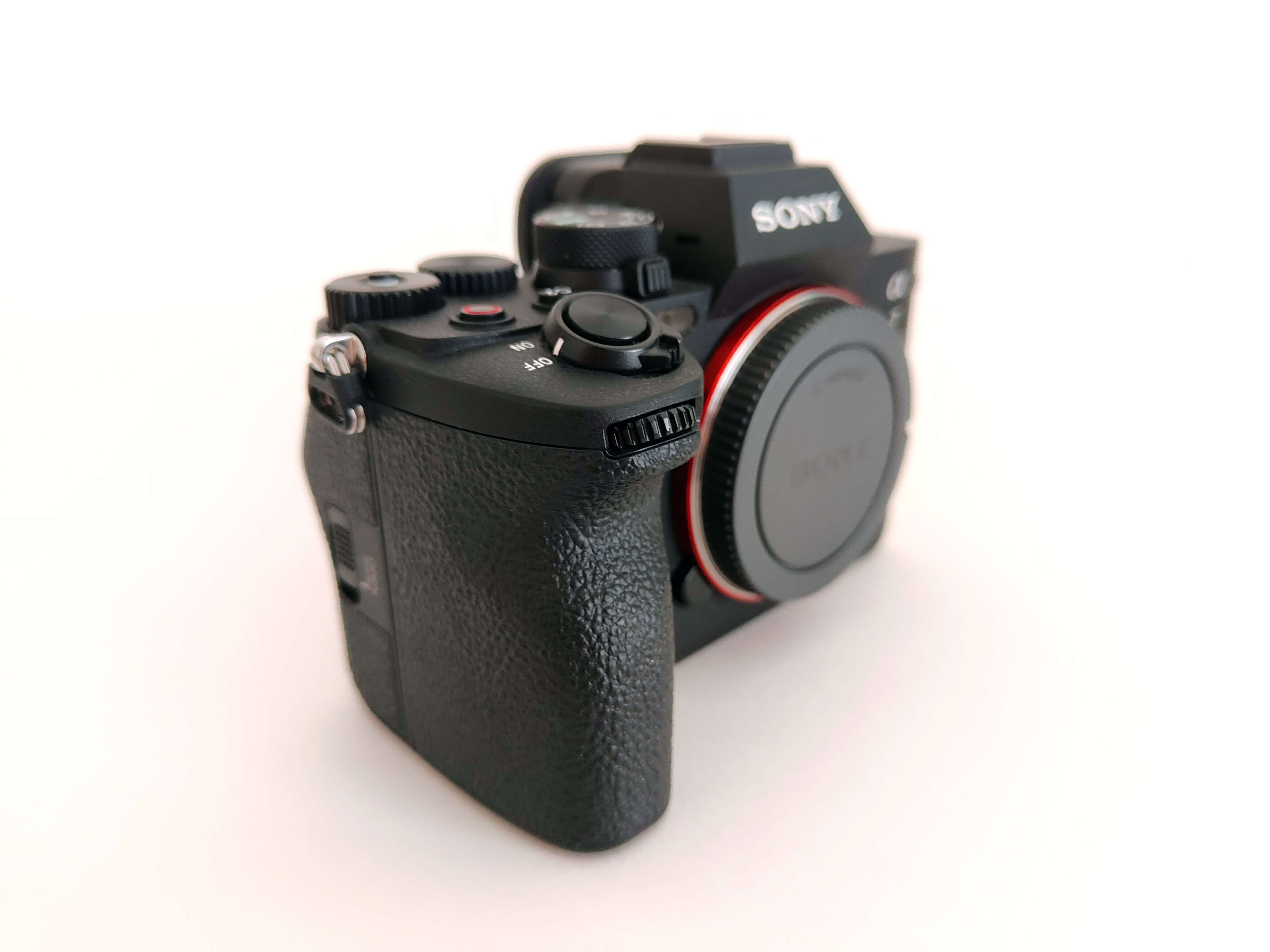 Sony Alpha a7 IV im Test: der Griff ist etwas zu klein.