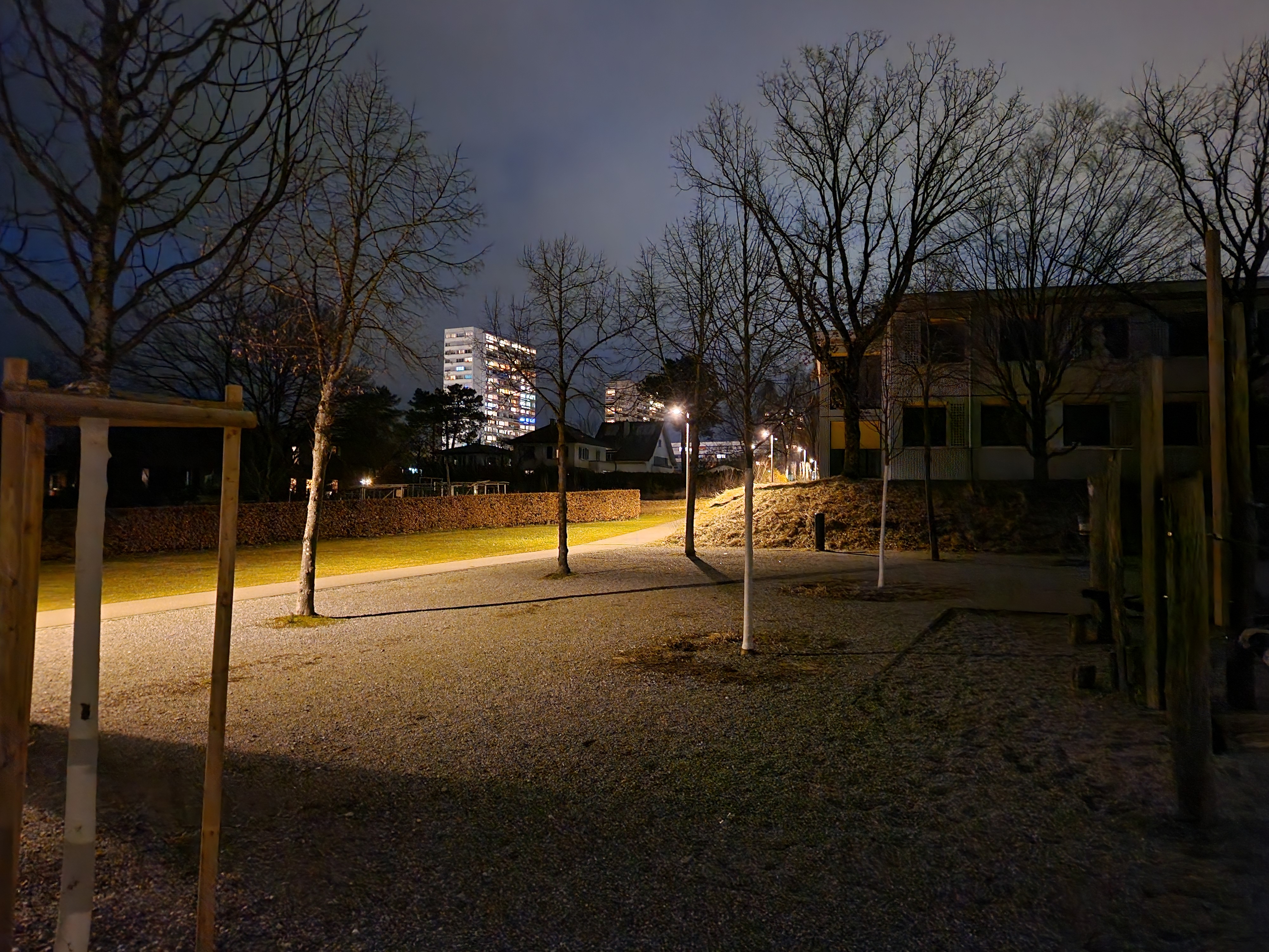 Das beste Foto bei Nacht liefert wie erwartet die Hauptkamera 