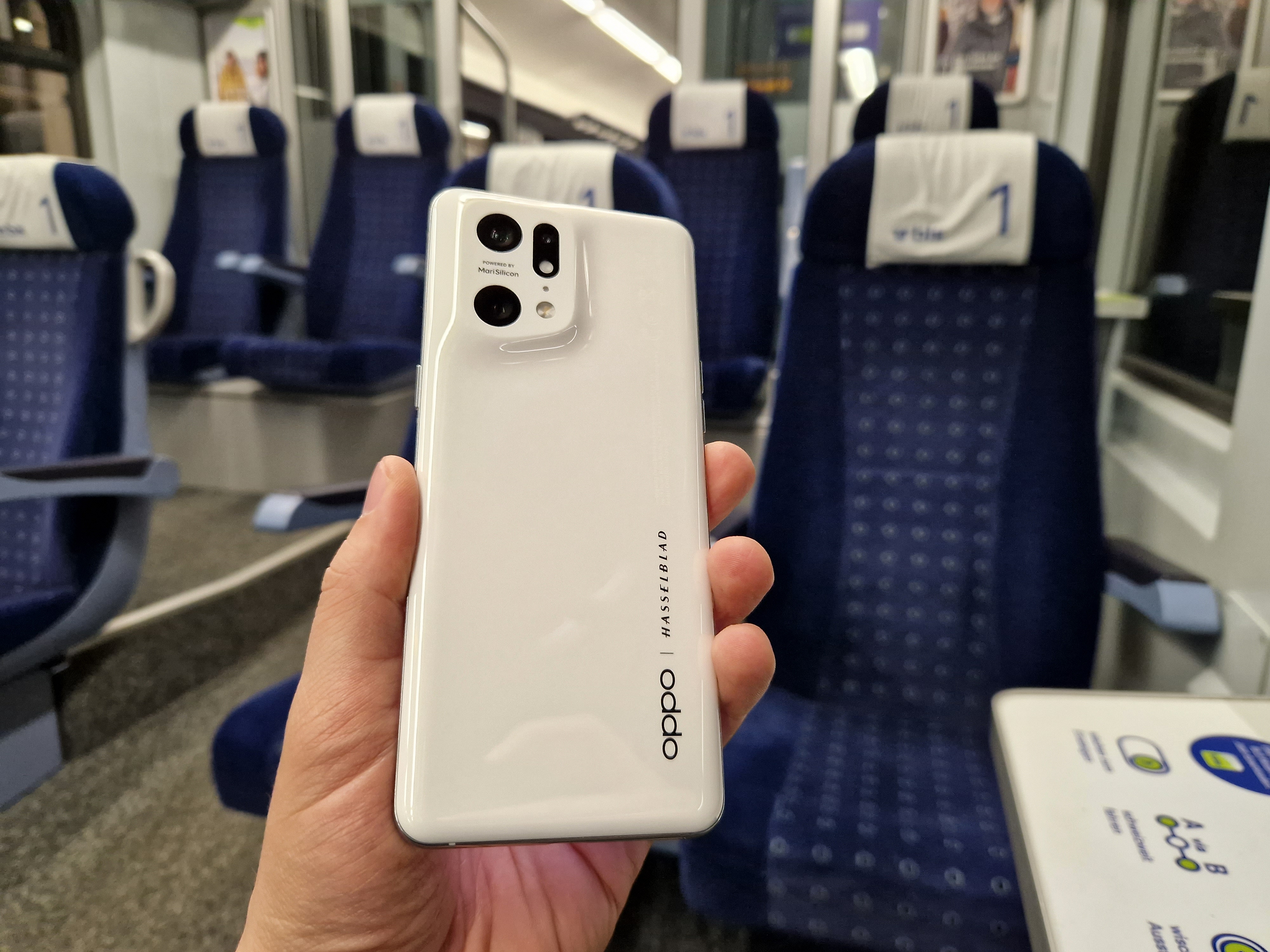 Oppo Find X5 Pro in Ceramic White