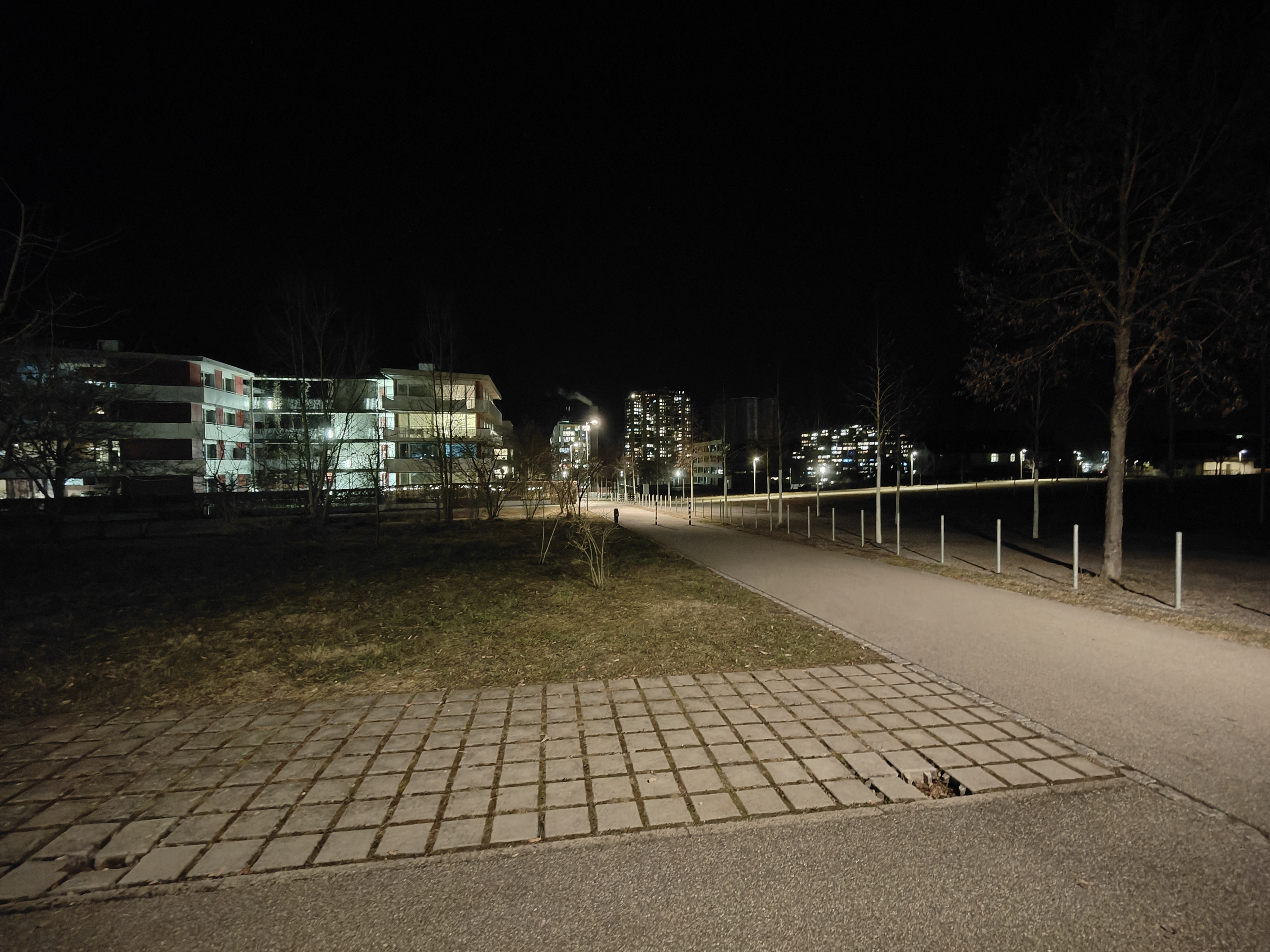 Oppo Find X5 Pro Beispielfoto mit Ultraweitwinkelkamera bei Nacht