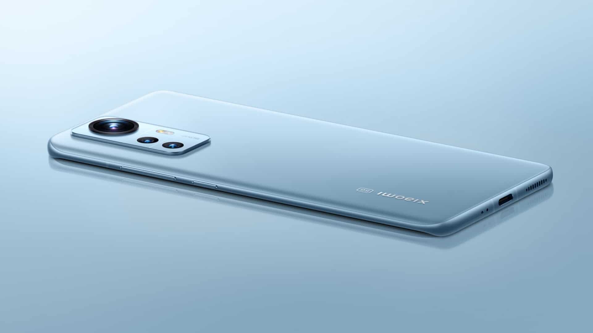 Das Xiaomi 12 in Blau