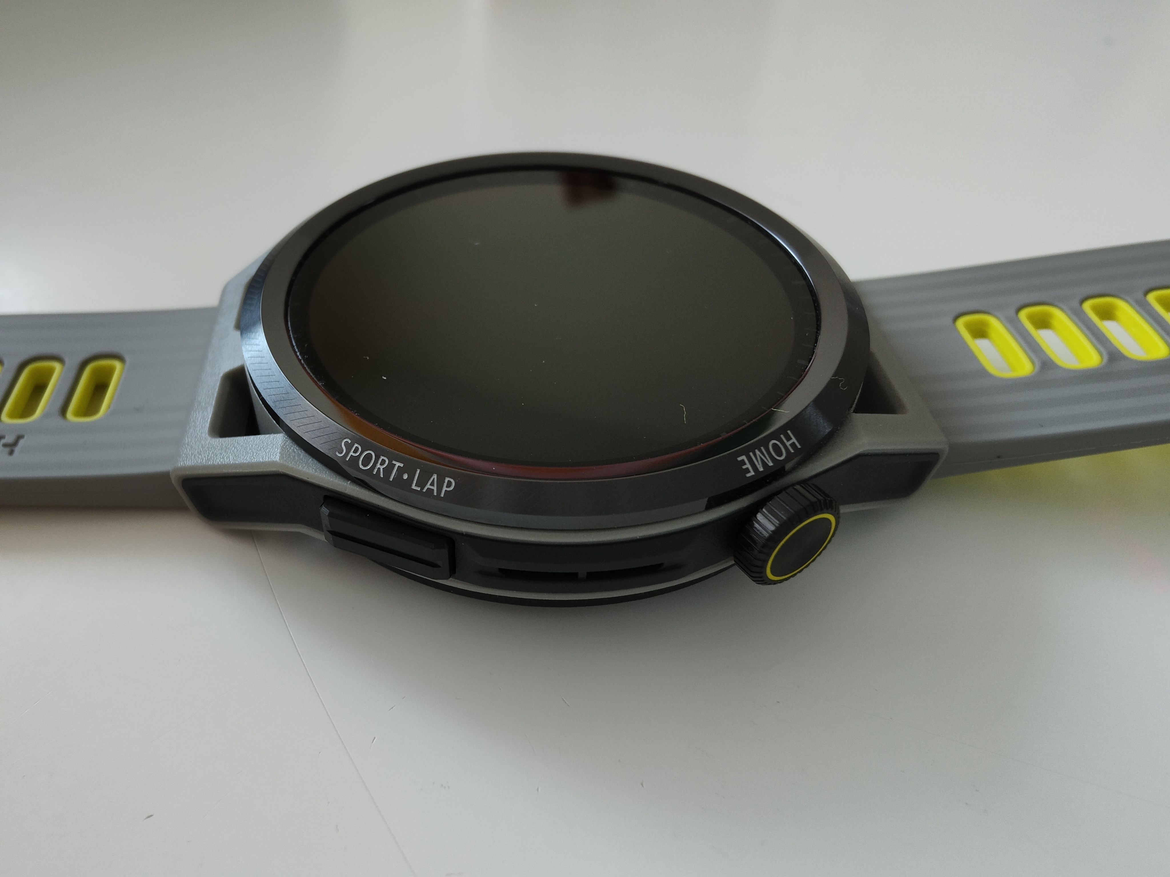 Die Tasten und Krone bei der Huawei Watch GT Runner