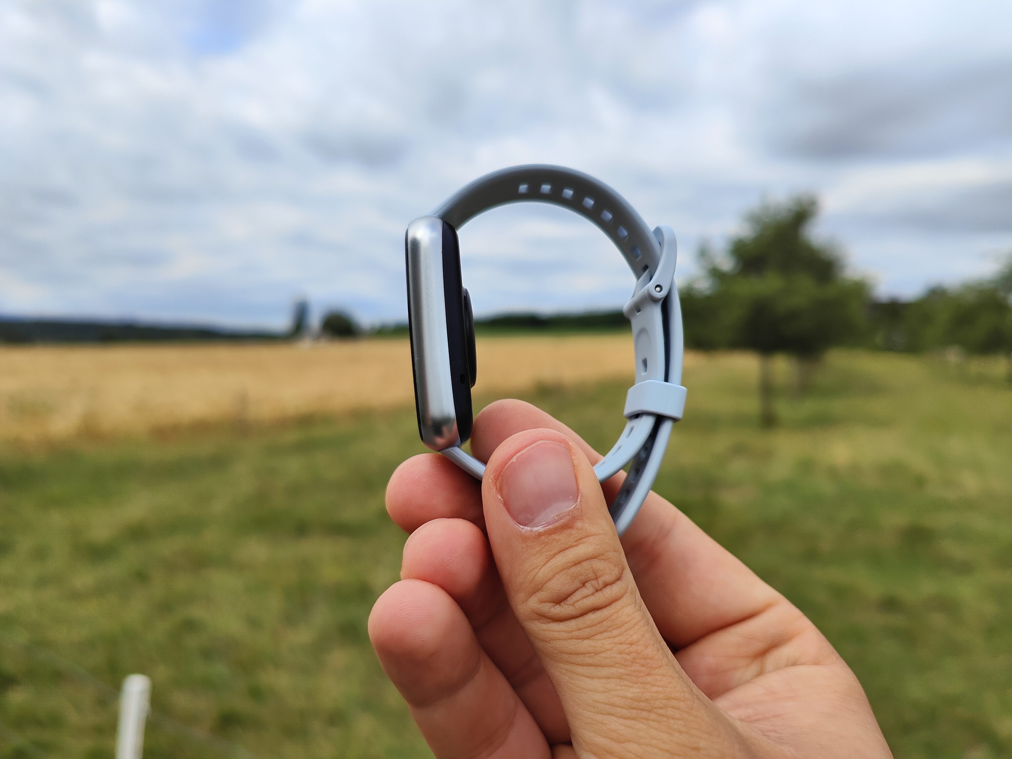 Ziemlich dünn, die Huawei Watch Fit 2