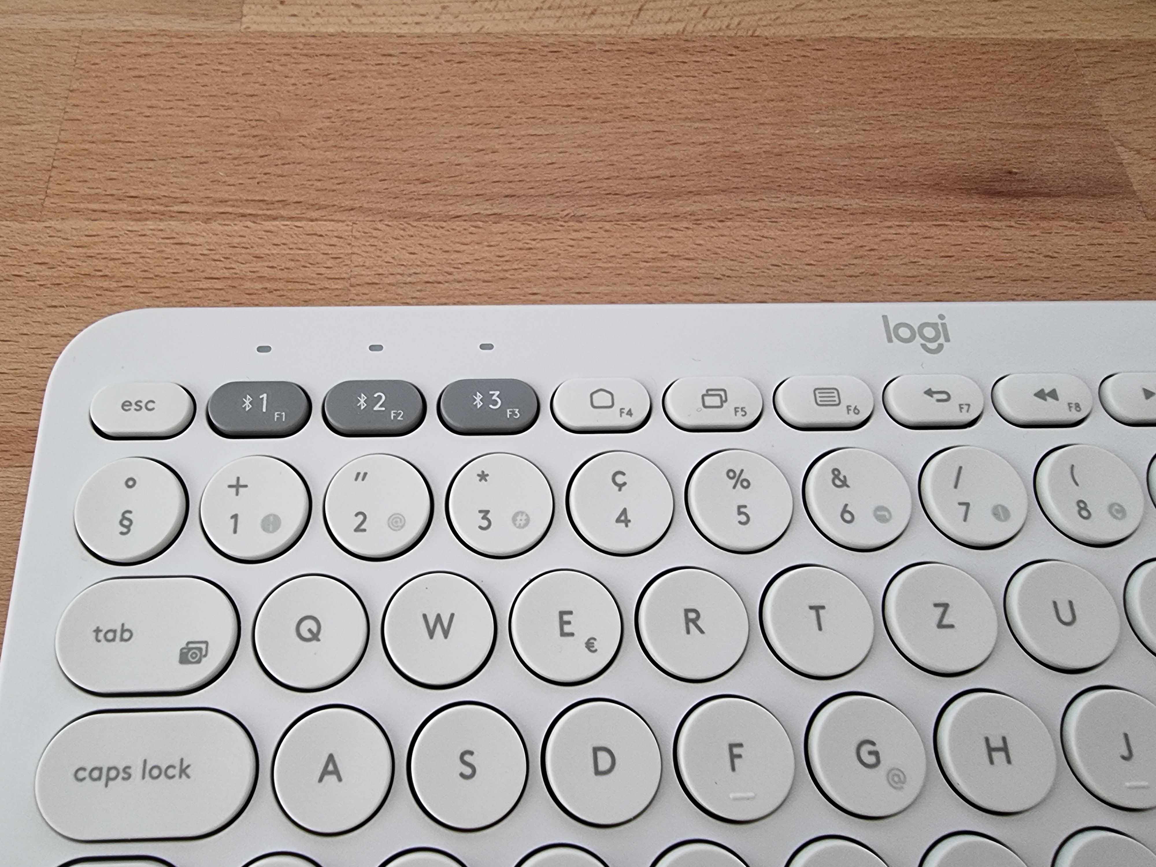 Die Logitech K380 ist dank Funktionstasten mit bis zu drei Geräten kompatibel