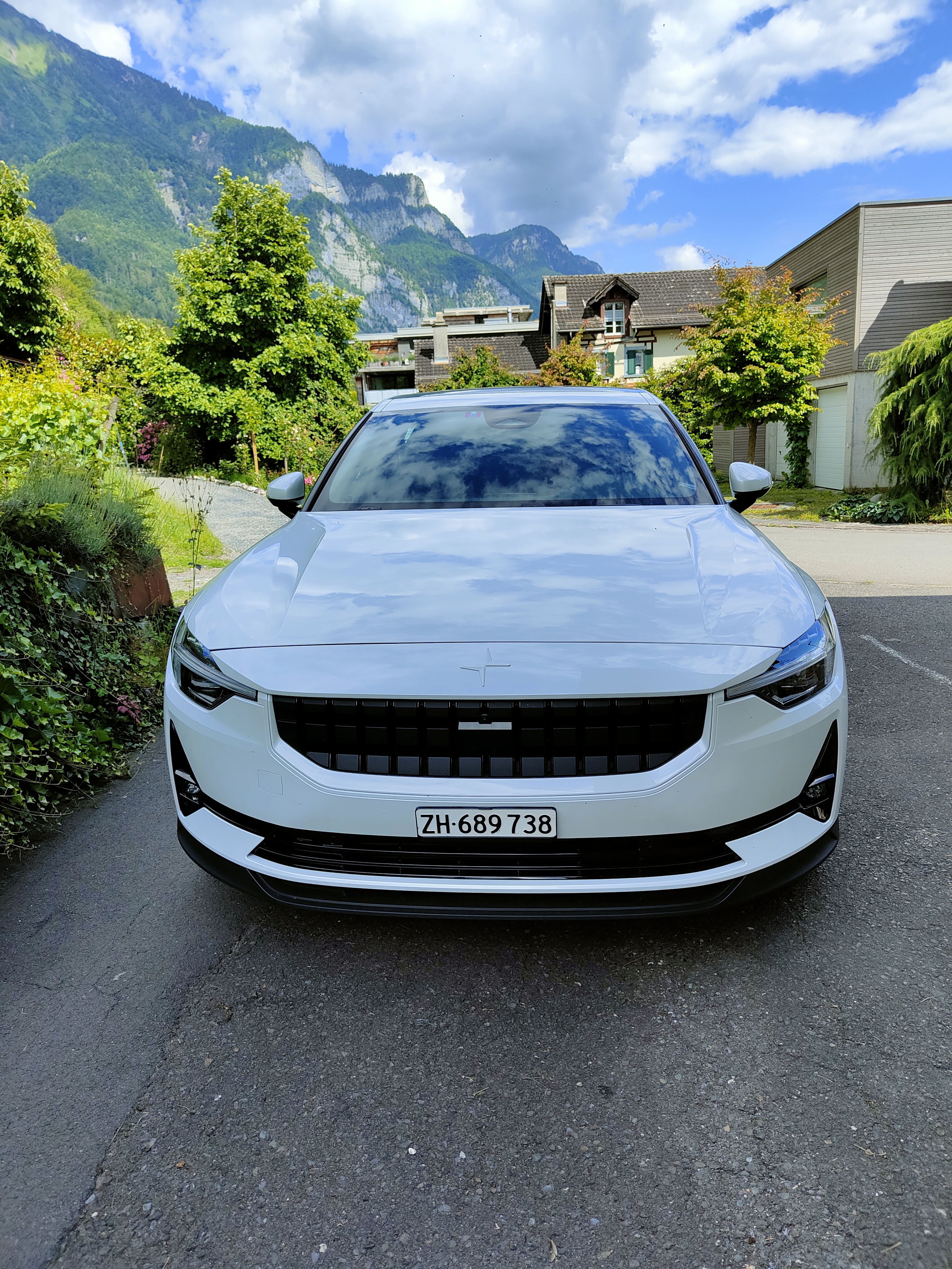Polestar 2 Standard Range Single Motor im ausführlichen Test: Frontalansicht.