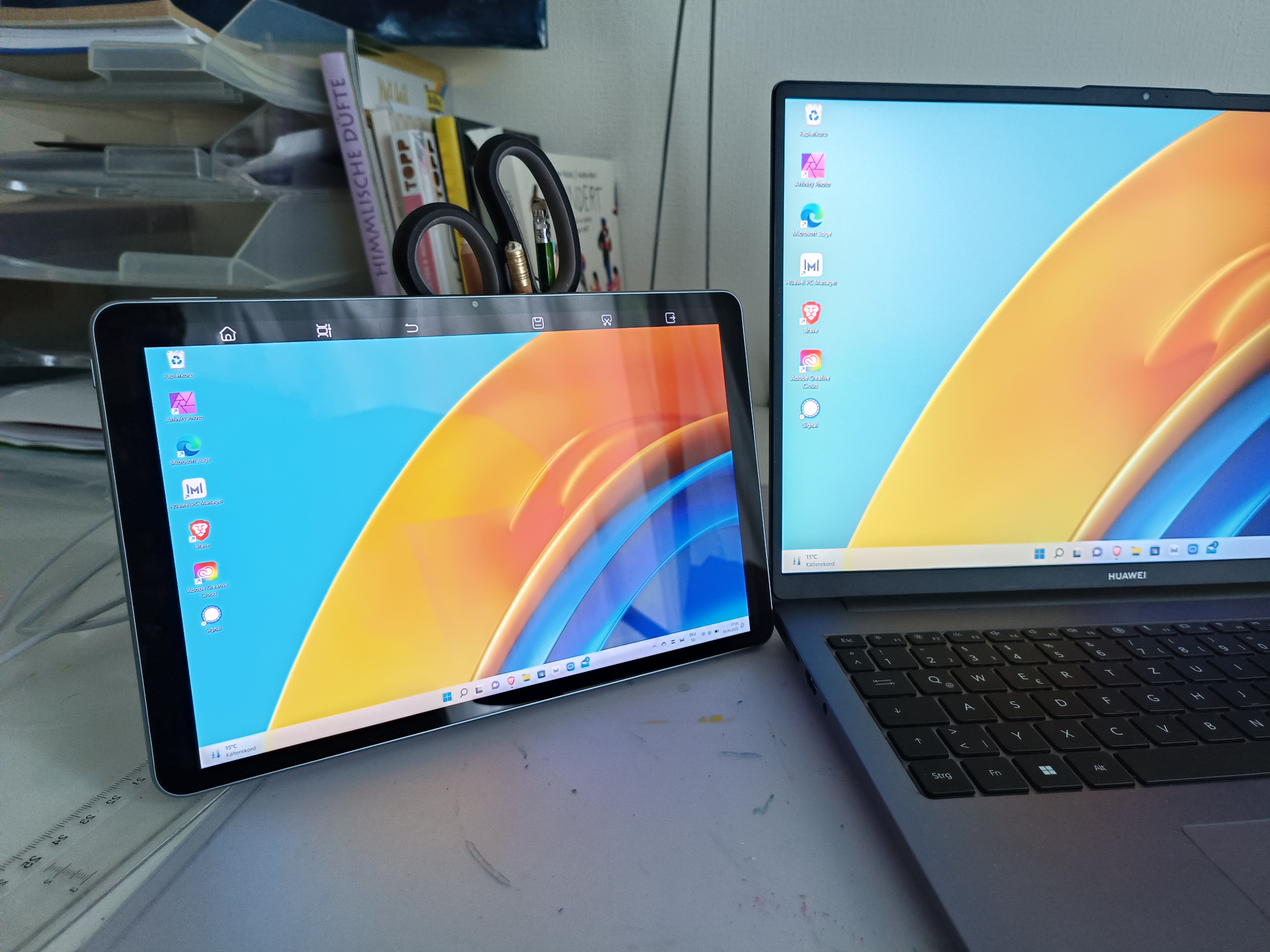 Huawei MateBook D 2022 im Test: Super Device ermöglicht das Spiegeln des Monitors mit einem Tablet.
