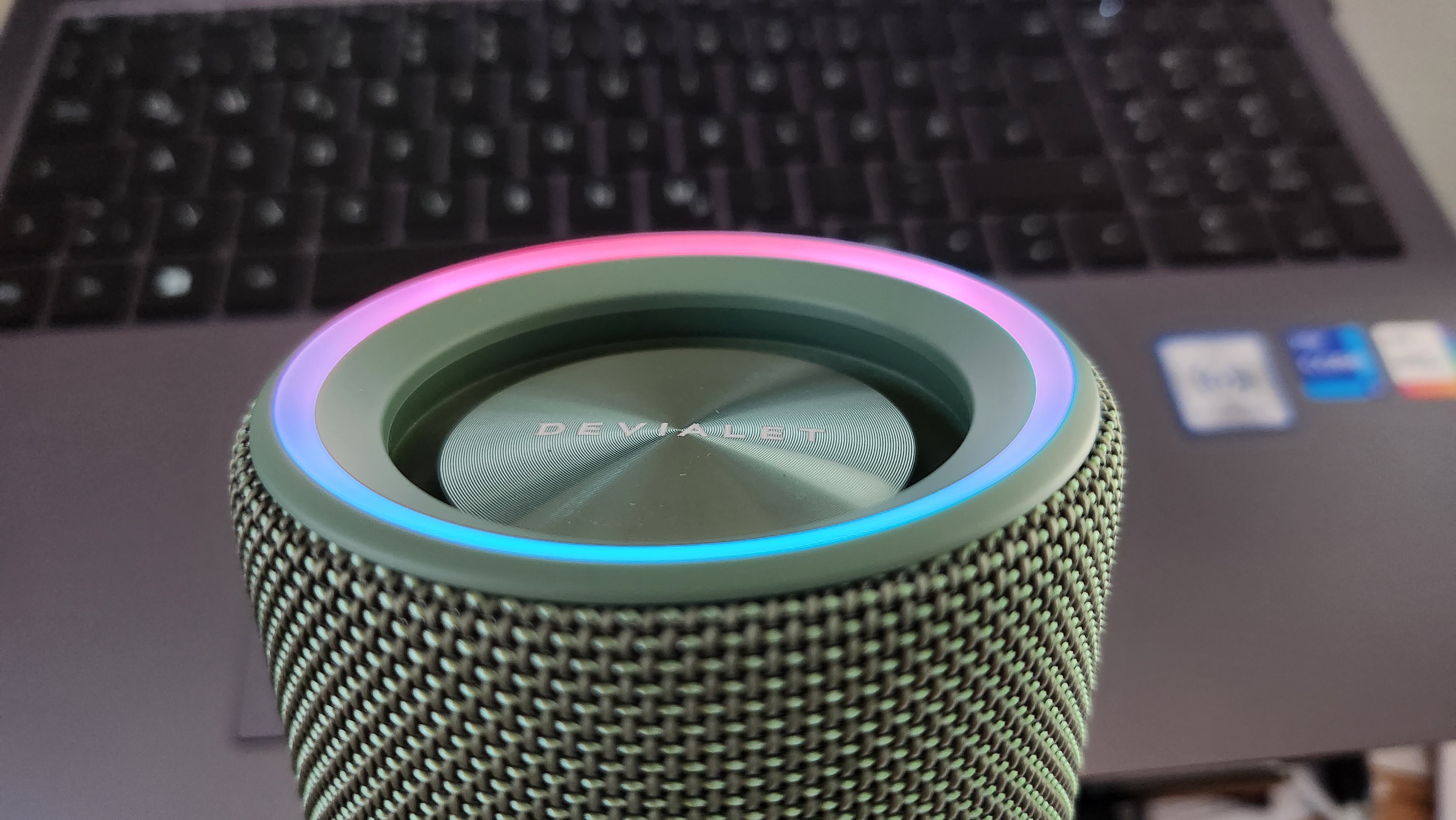 Huawei Sound Joy Test: LED Licht pulsiert im Takt der Musik.