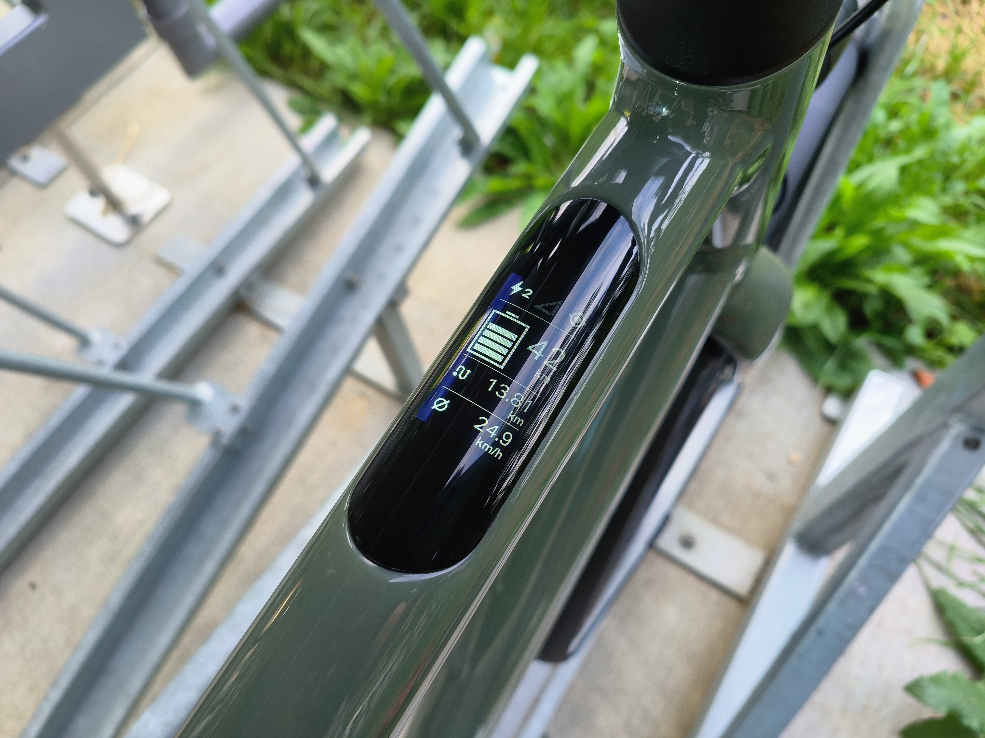 Das kleine Display informiert über alles Notwendige