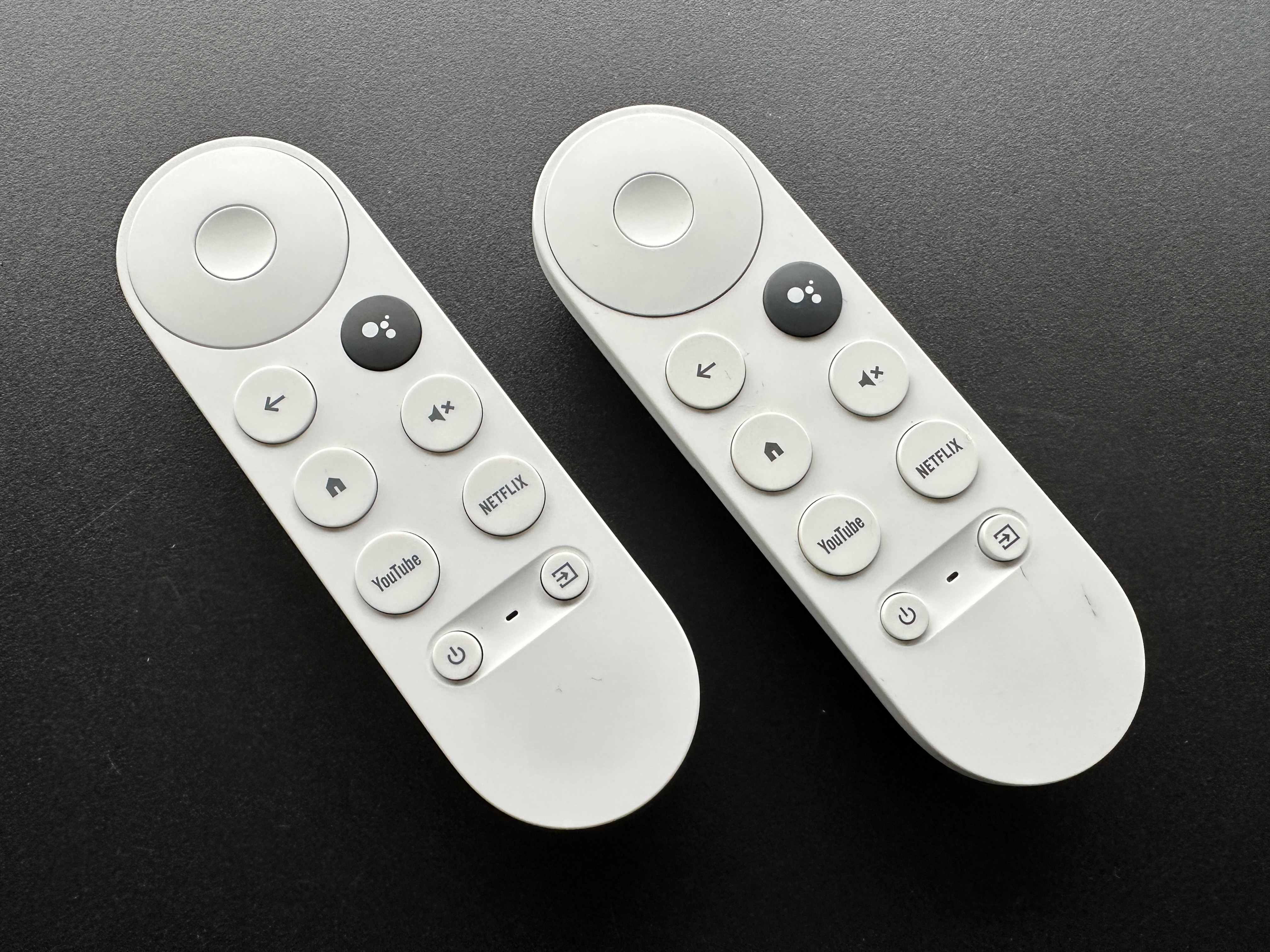 Chromecast mit Google TV 4k vs. Chromecast mit Google HD: Gibt es Unterschiede bei der Fernbedienung?