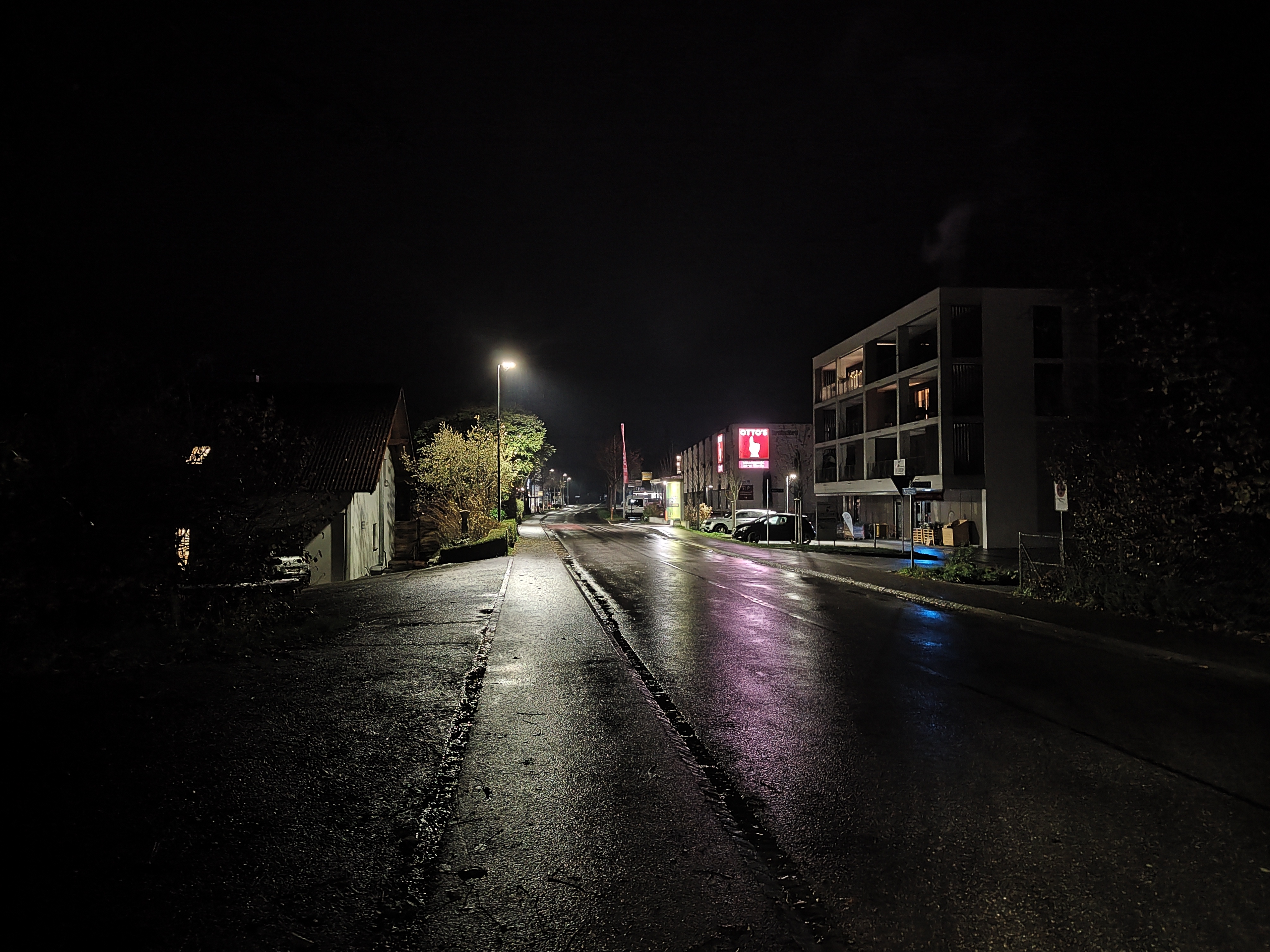 Bild mit Hauptkamera bei Nacht