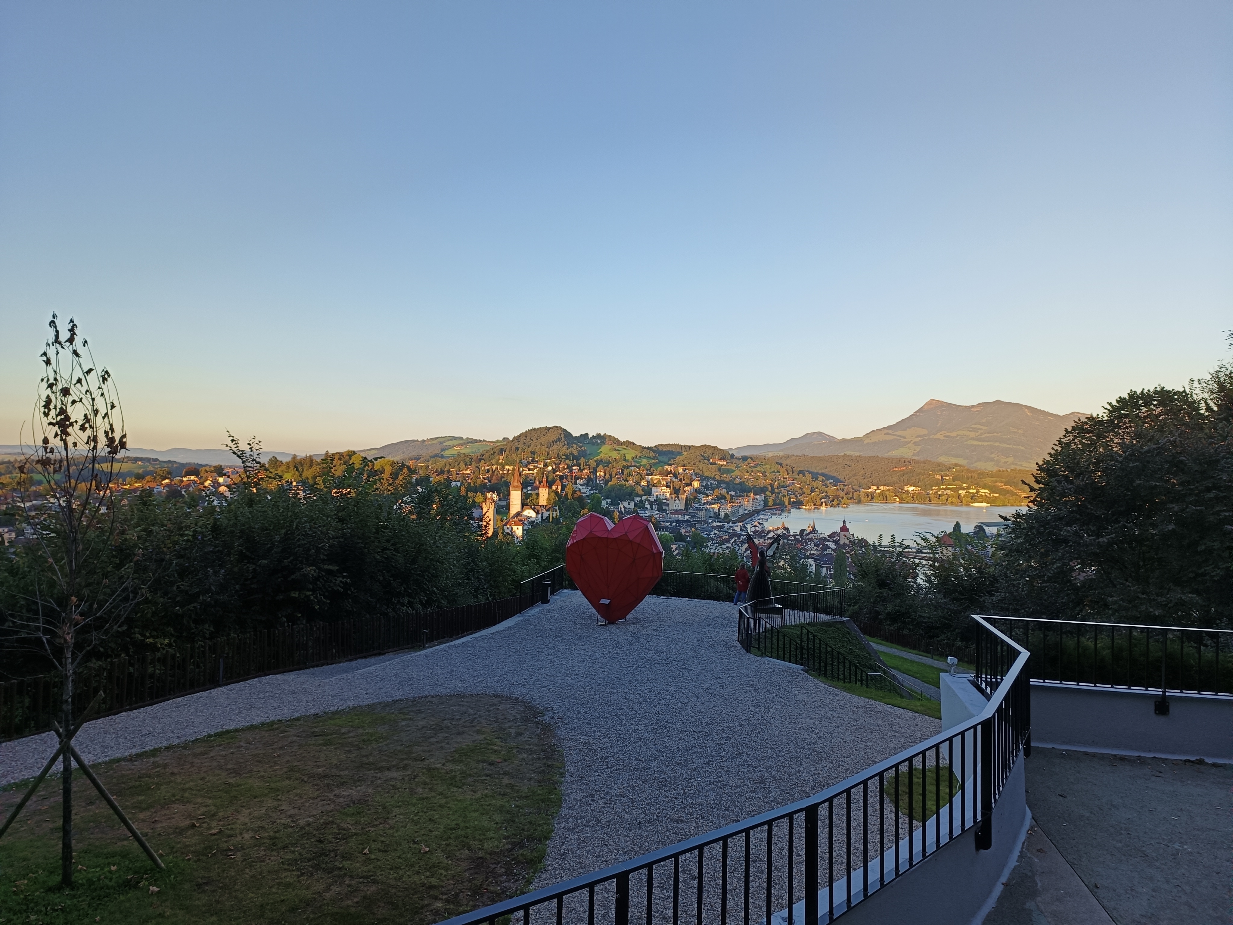 Oppo Reno 8: Kamera bei schlechtem Licht und in der Nacht.