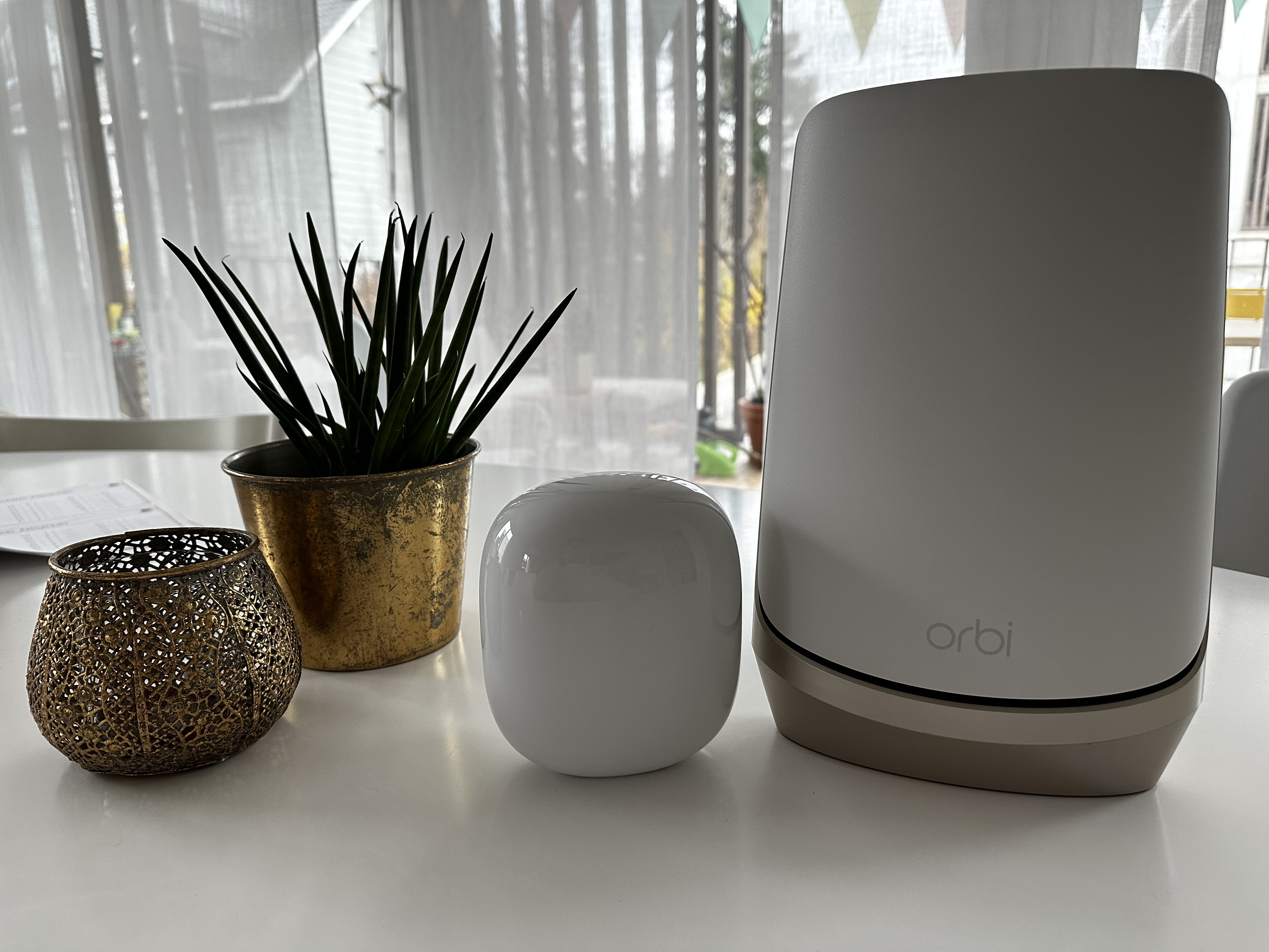 Im Vergleich: Google Nest Wifi Pro und Orbi 960 