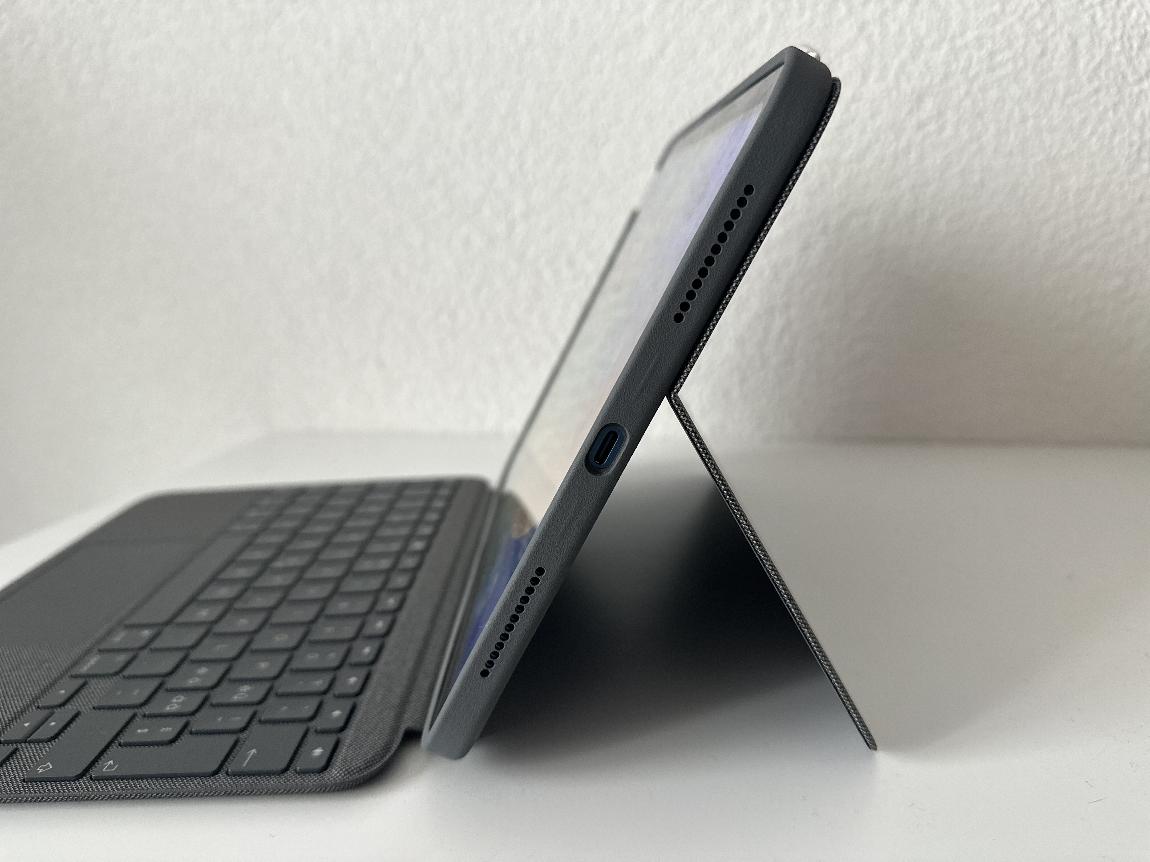 Logitech Combo Touch Halterung